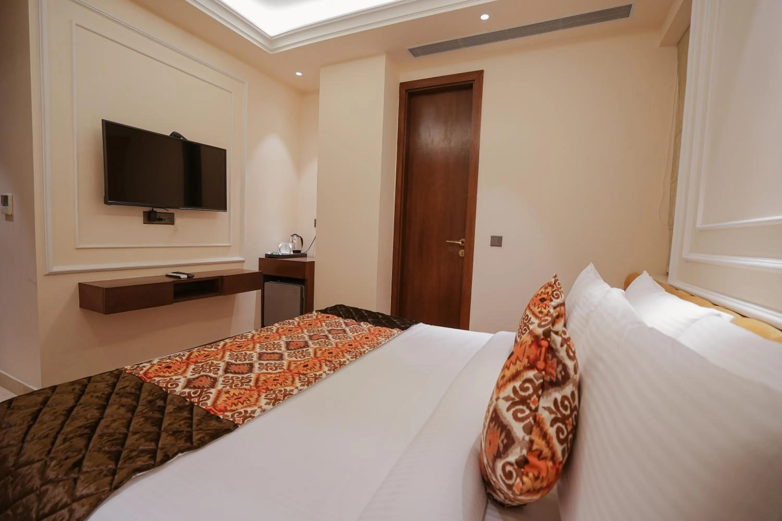 TV and multimedia, Bed in Country Inn Hall of Heritage Amritsar