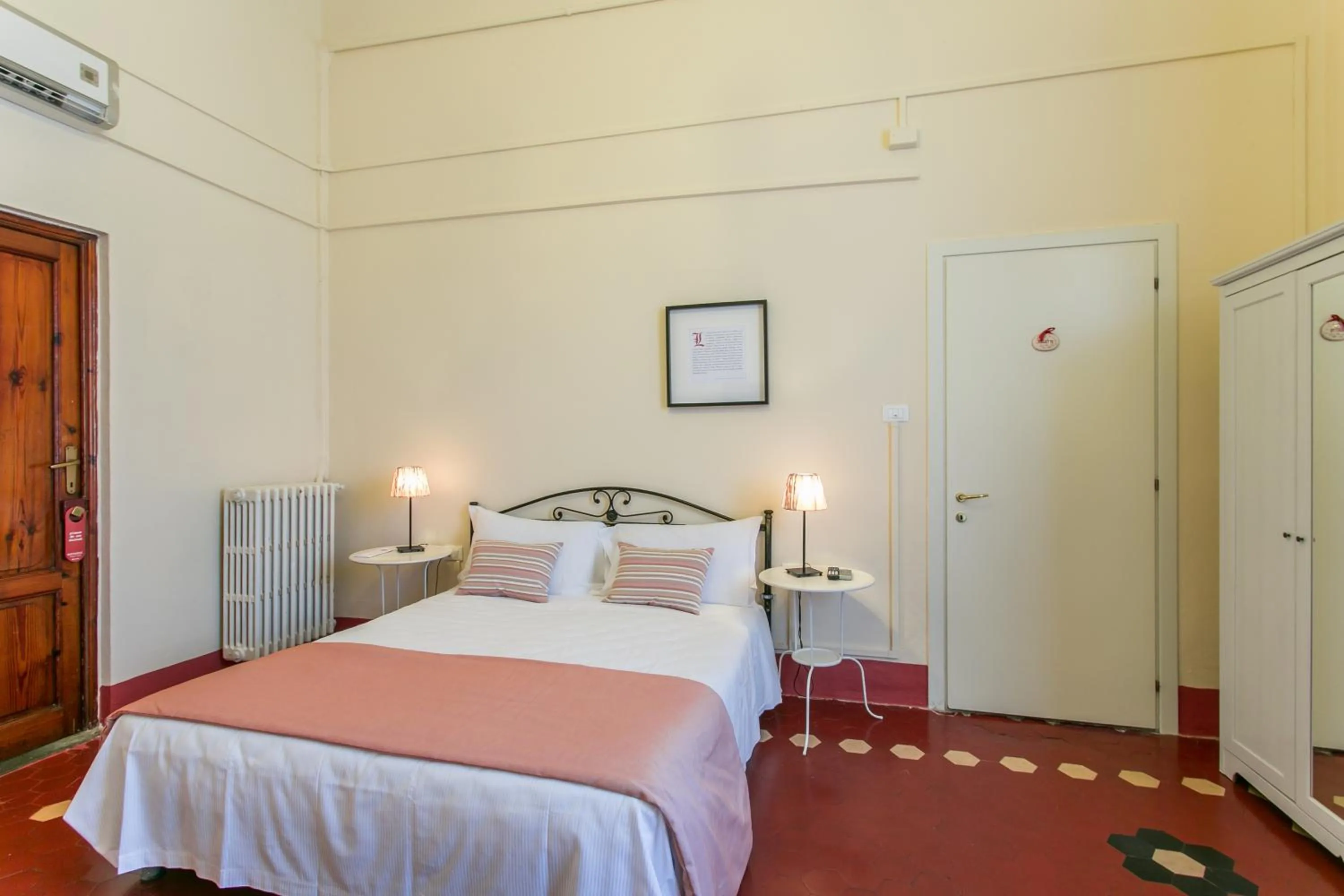 Photo of the whole room, Bed in Hotel d'Azeglio Firenze