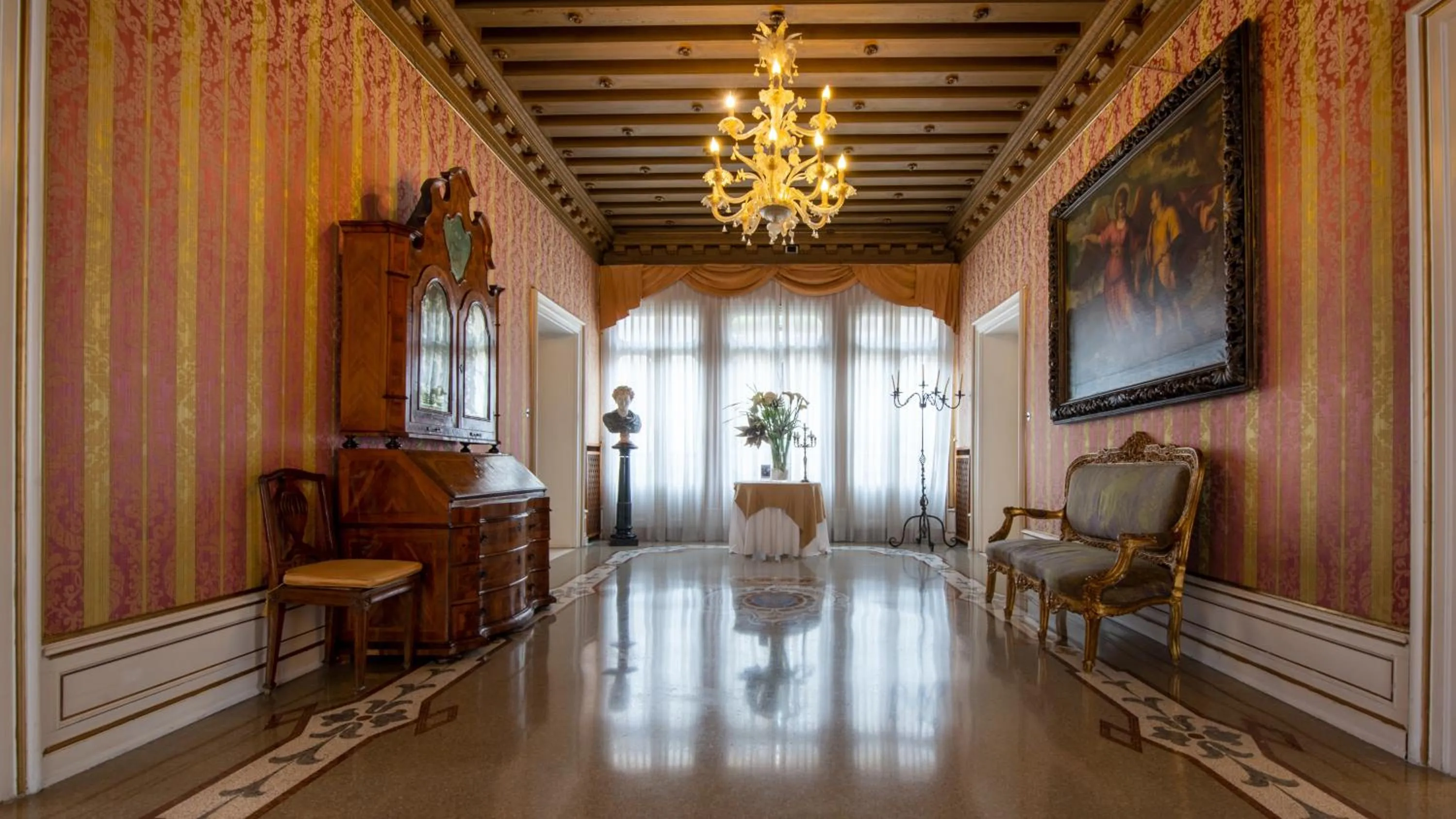 Communal lounge/ TV room in Ca' Nigra Lagoon Resort