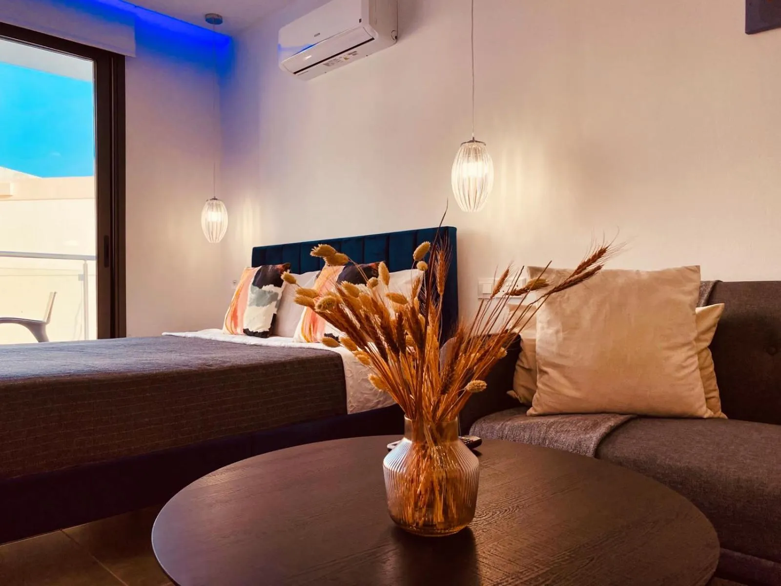 Bed in Phaedrus Living: Seaside Luxury Flat Athina 118