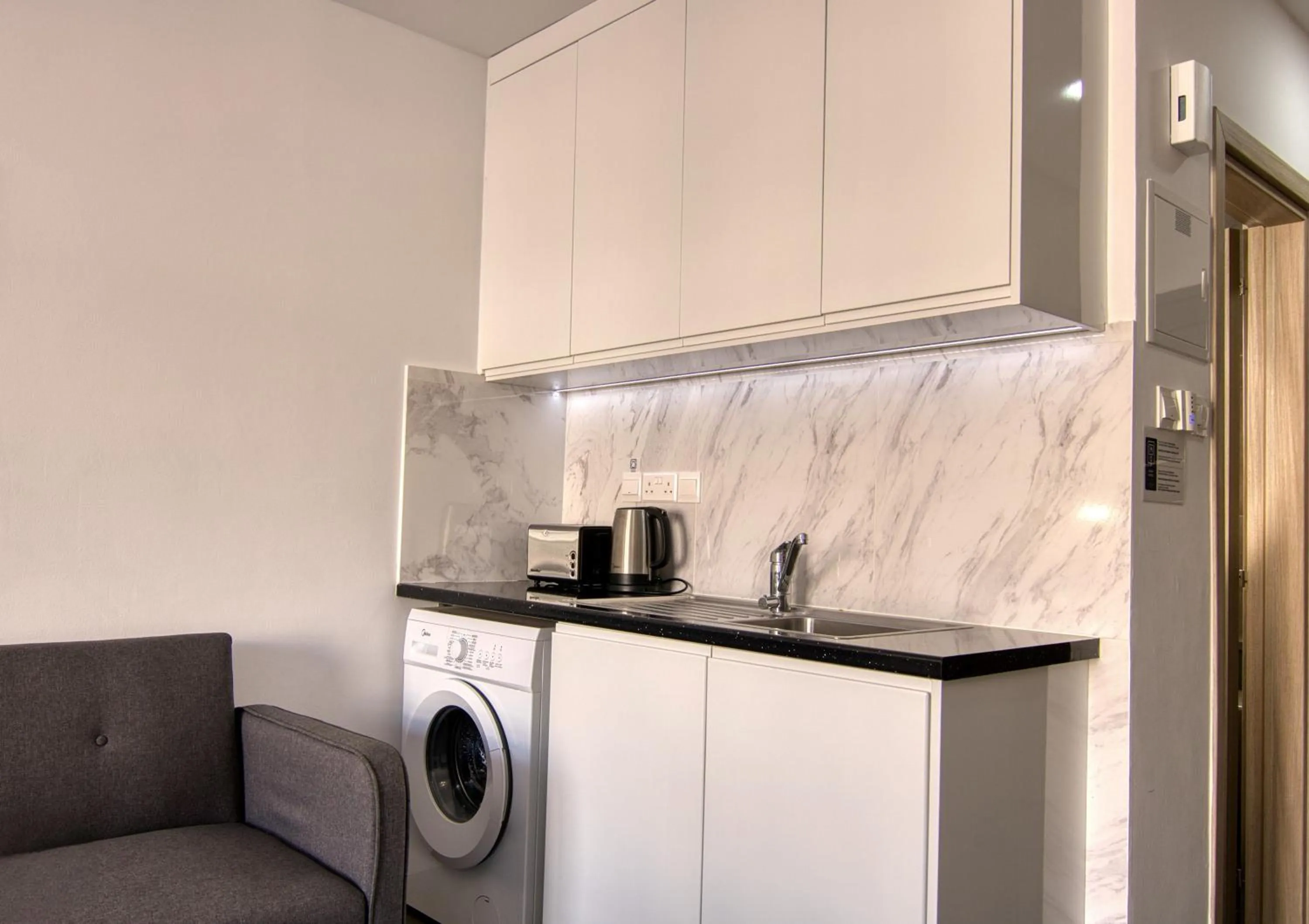 Coffee/tea facilities in Phaedrus Living: Seaside Luxury Flat Athina 118