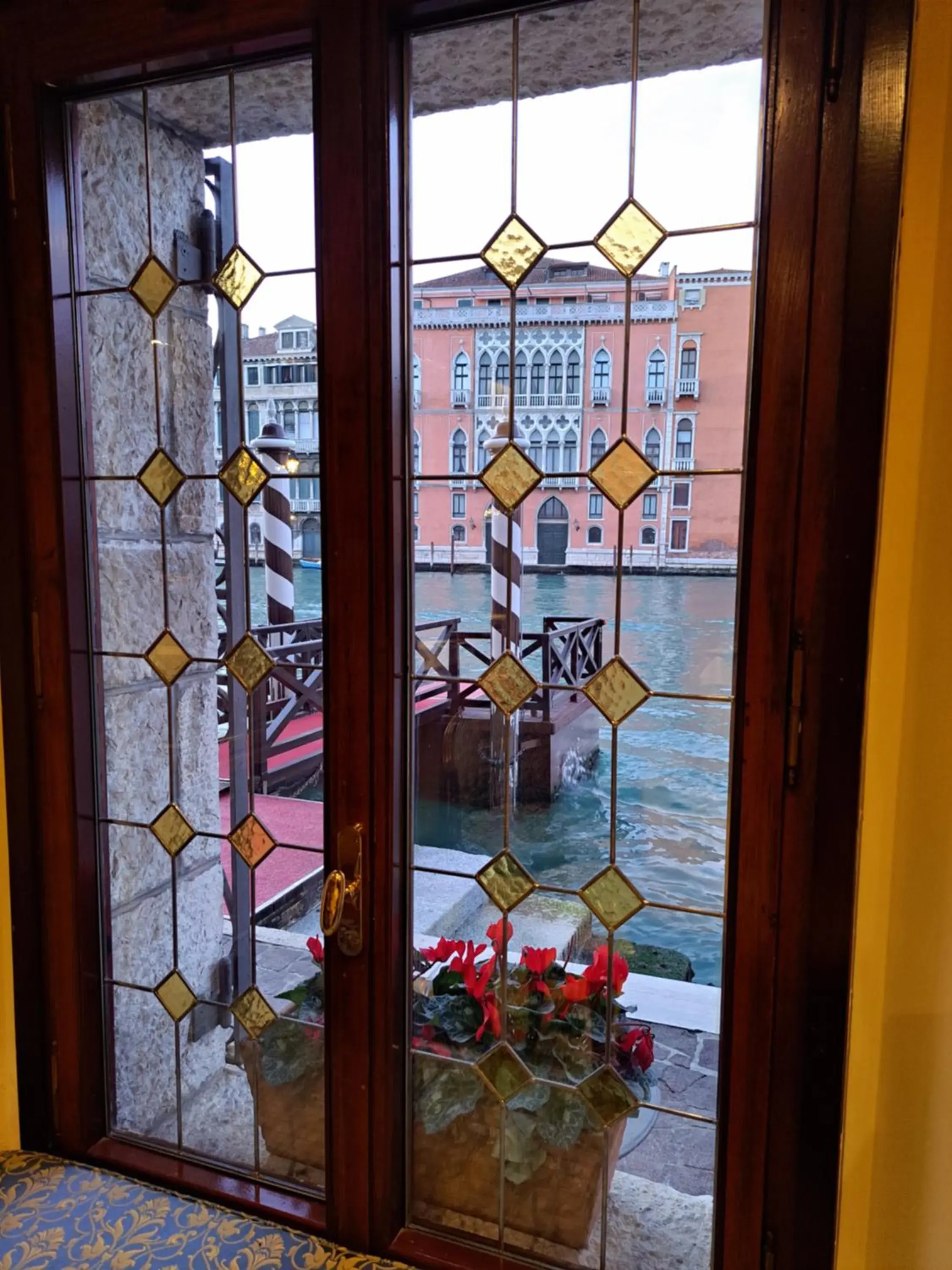 Lounge or bar in Sina Palazzo Sant'Angelo Lounge or bar in Sina Palazzo Sant'Angelo