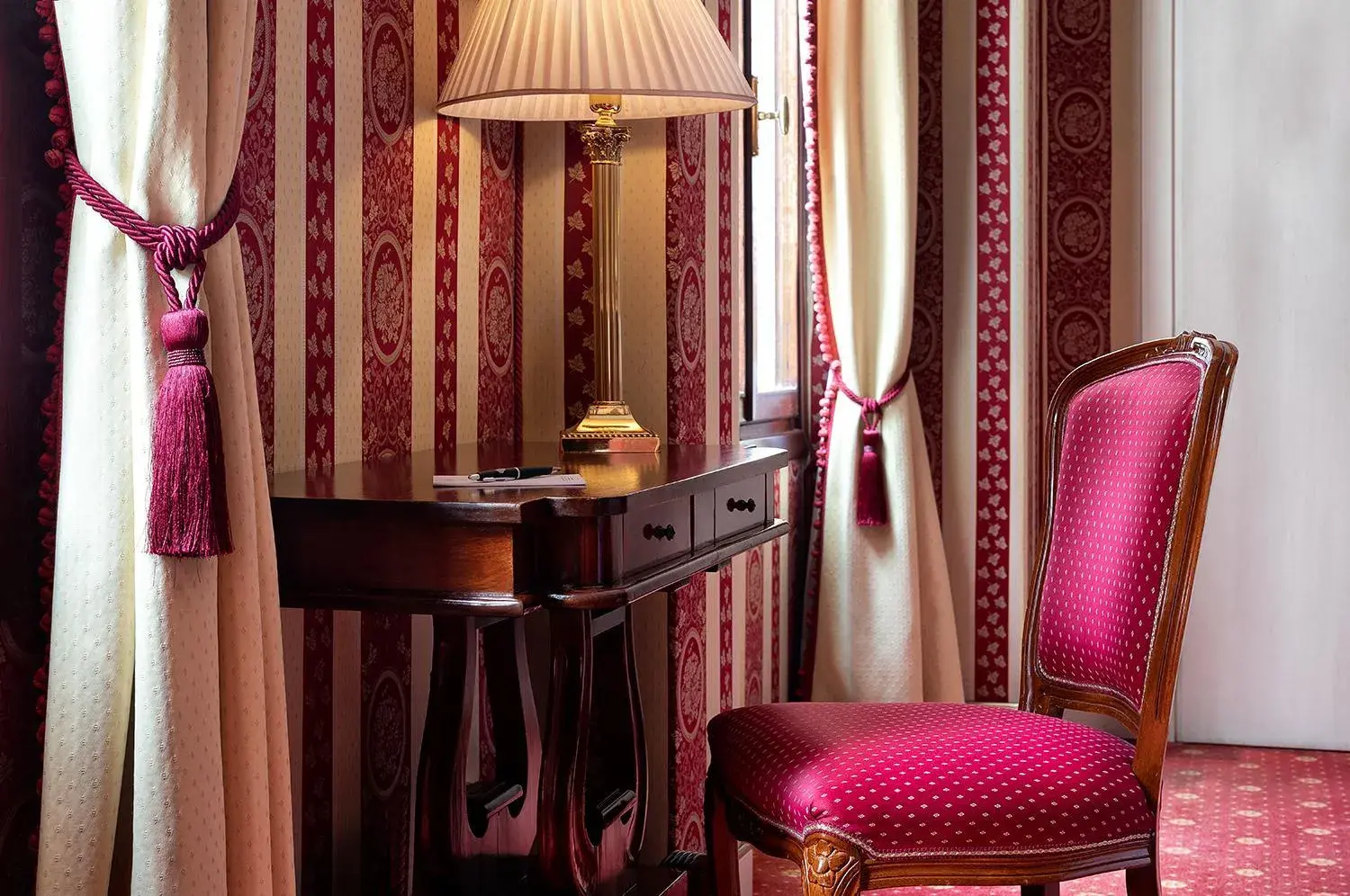 Bedroom in Sina Palazzo Sant'Angelo Bedroom in Sina Palazzo Sant'Angelo