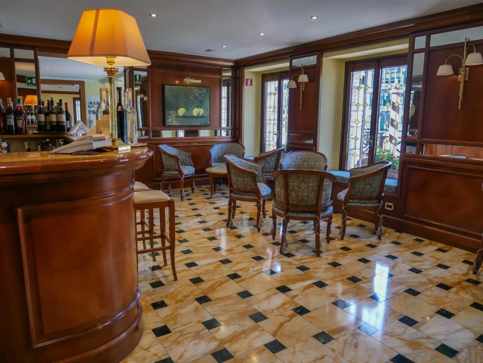 Lounge or bar in Sina Palazzo Sant'Angelo Lounge or bar in Sina Palazzo Sant'Angelo