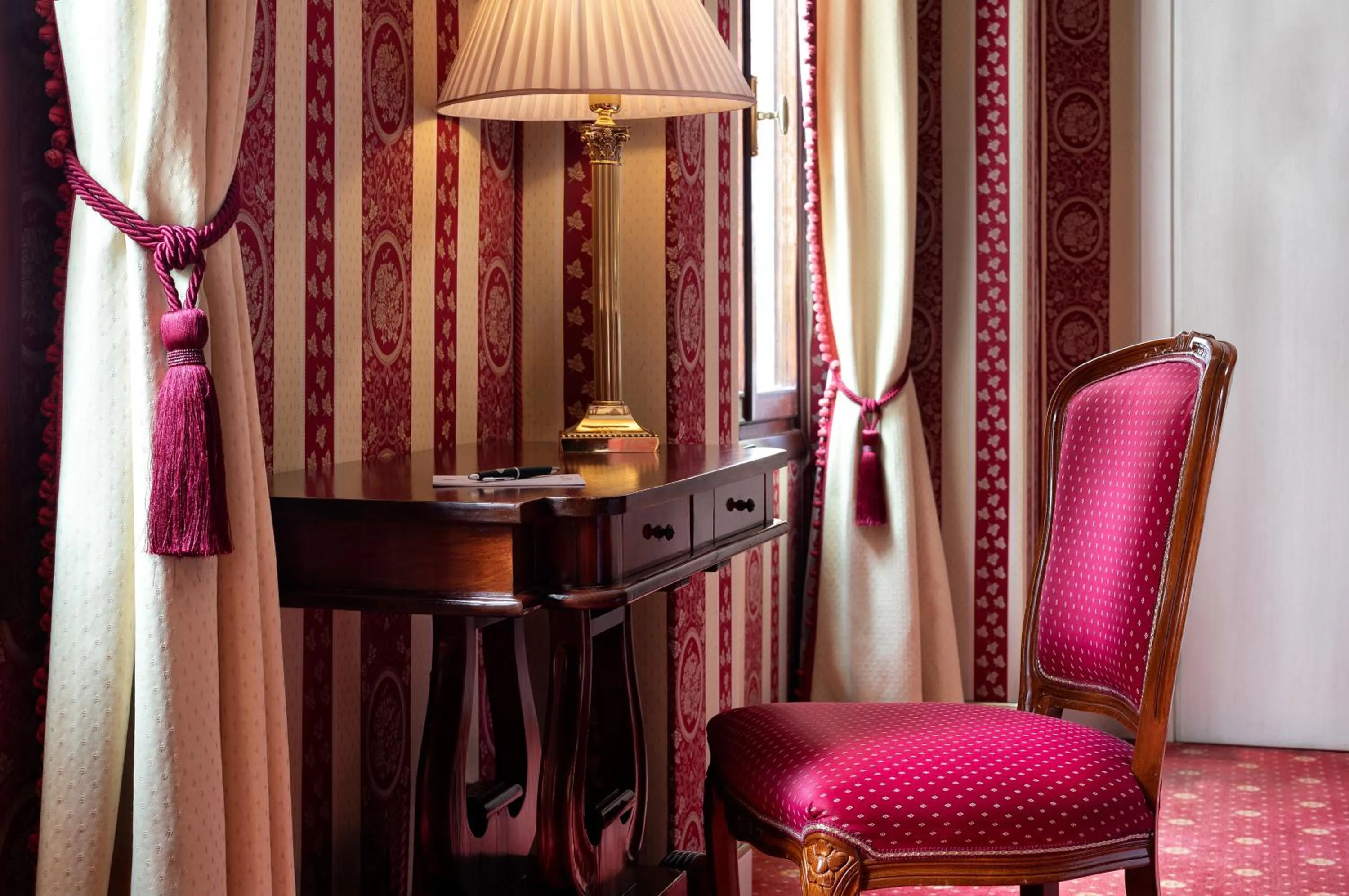 Bedroom in Sina Palazzo Sant'Angelo