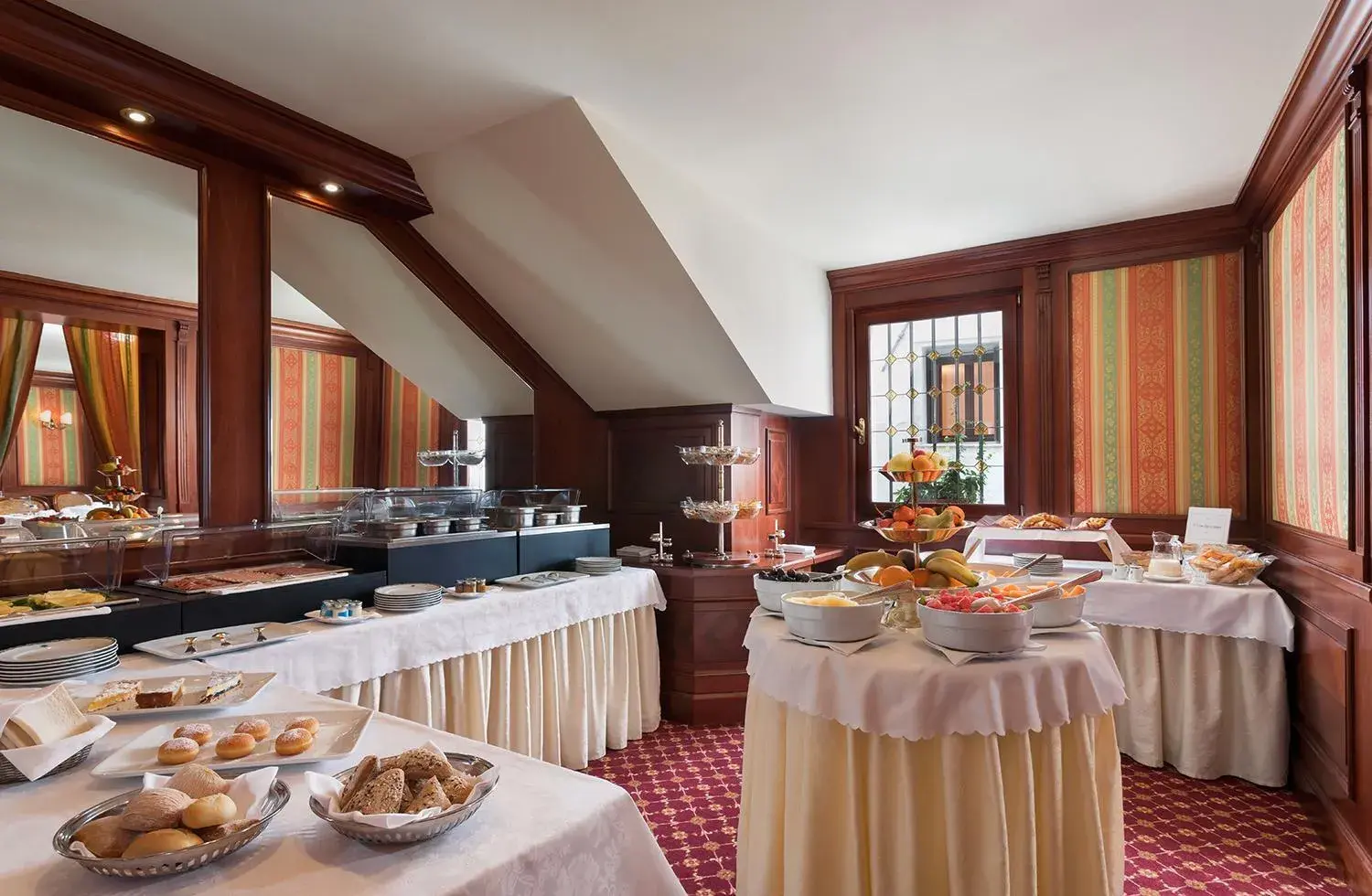 Breakfast in Sina Palazzo Sant'Angelo Breakfast in Sina Palazzo Sant'Angelo