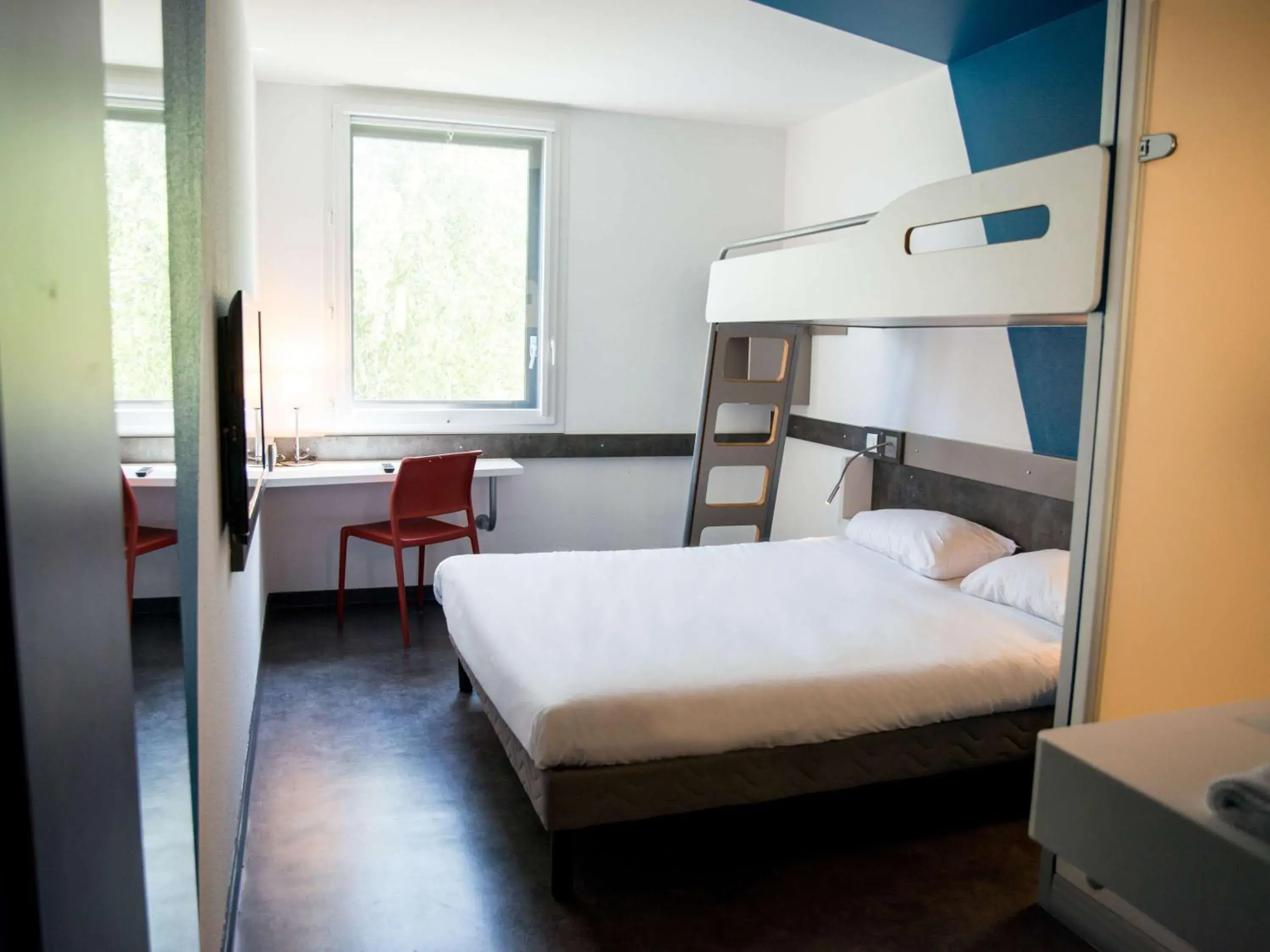Bed in Ibis Budget Archamps Porte de Genève Bed in Ibis Budget Archamps Porte de Genève