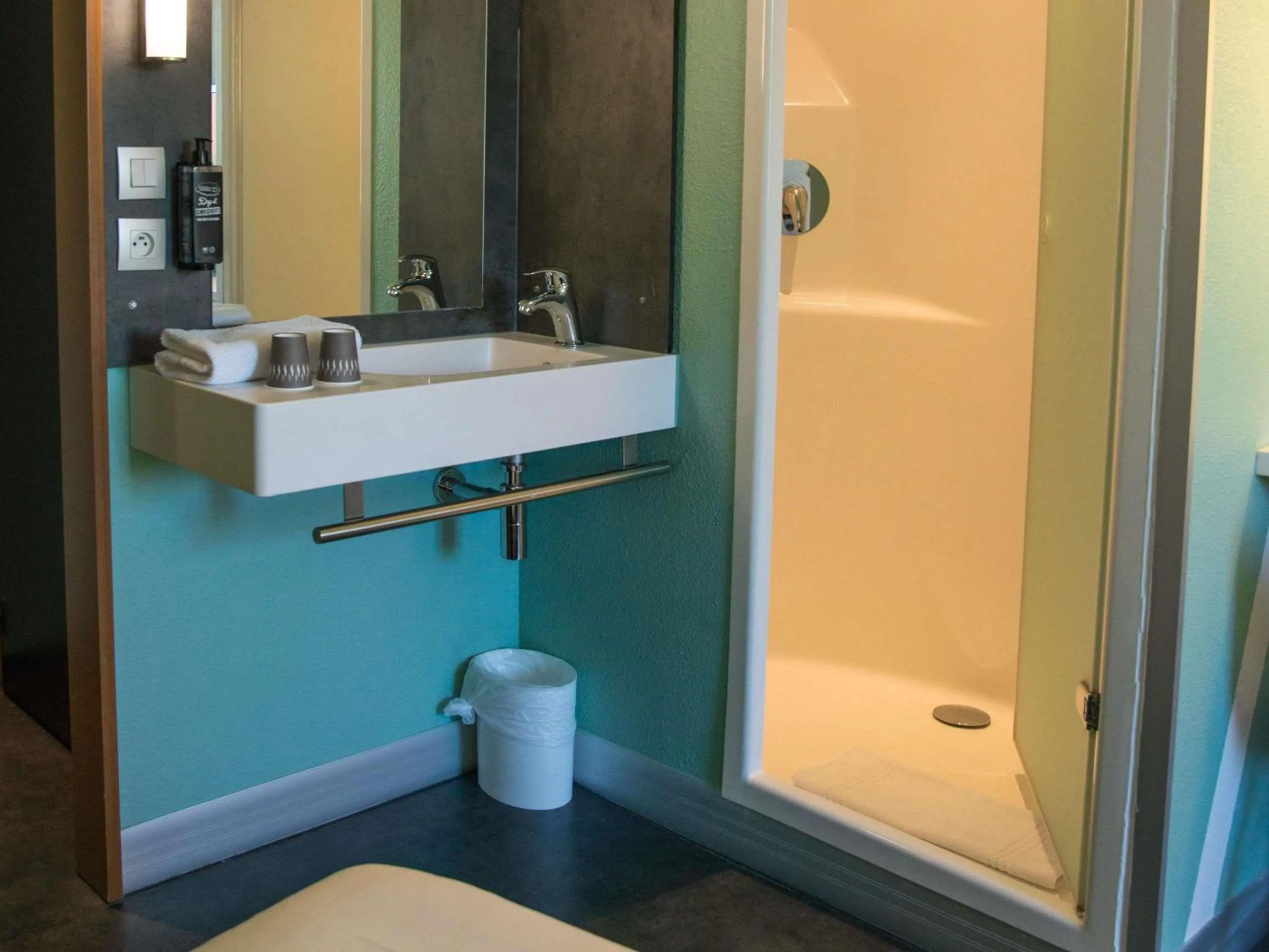 Bedroom in Ibis Budget Archamps Porte de Genève