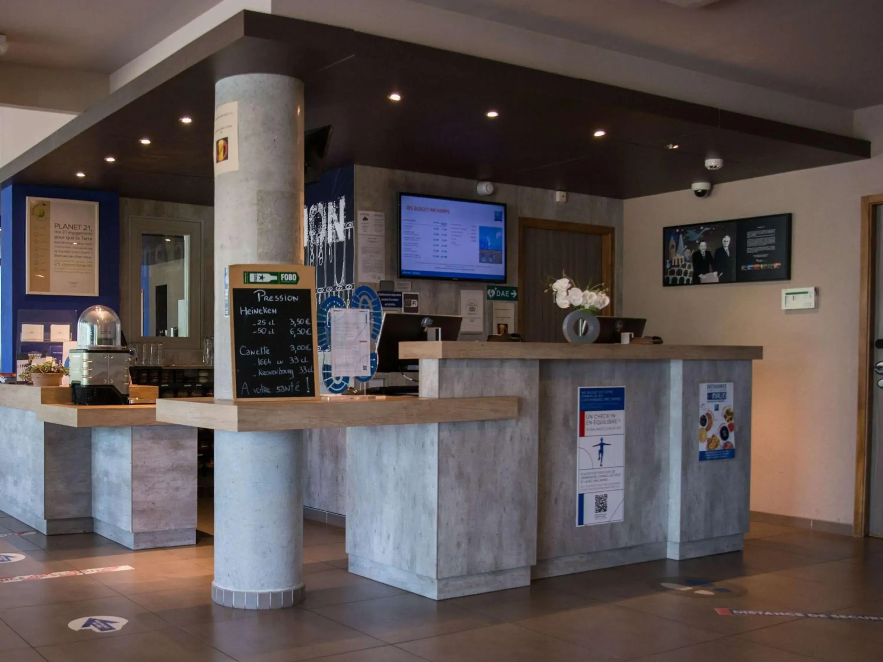 Lobby or reception in Ibis Budget Archamps Porte de Genève Lobby or reception in Ibis Budget Archamps Porte de Genève