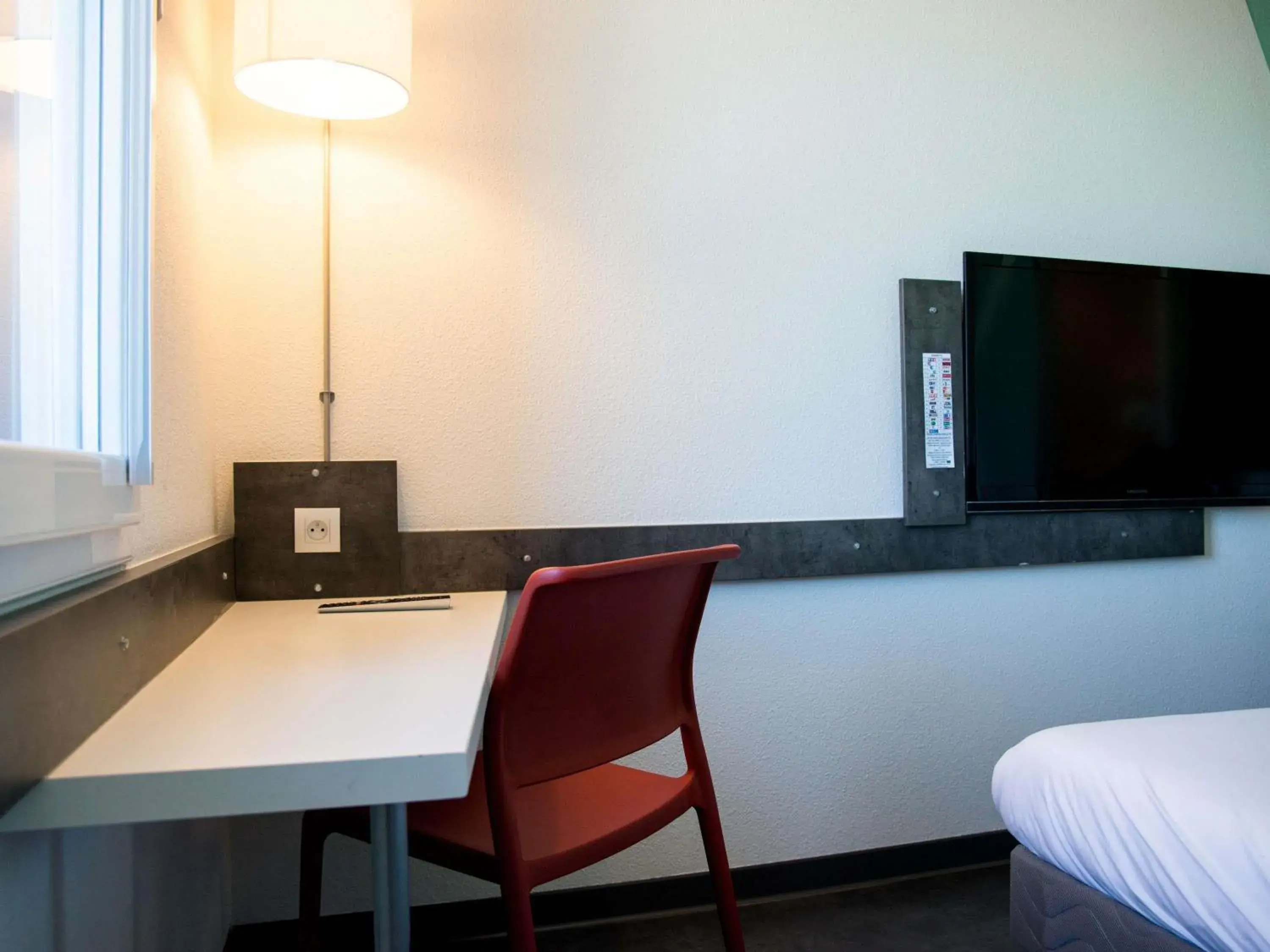 Bedroom in Ibis Budget Archamps Porte de Genève Bedroom in Ibis Budget Archamps Porte de Genève