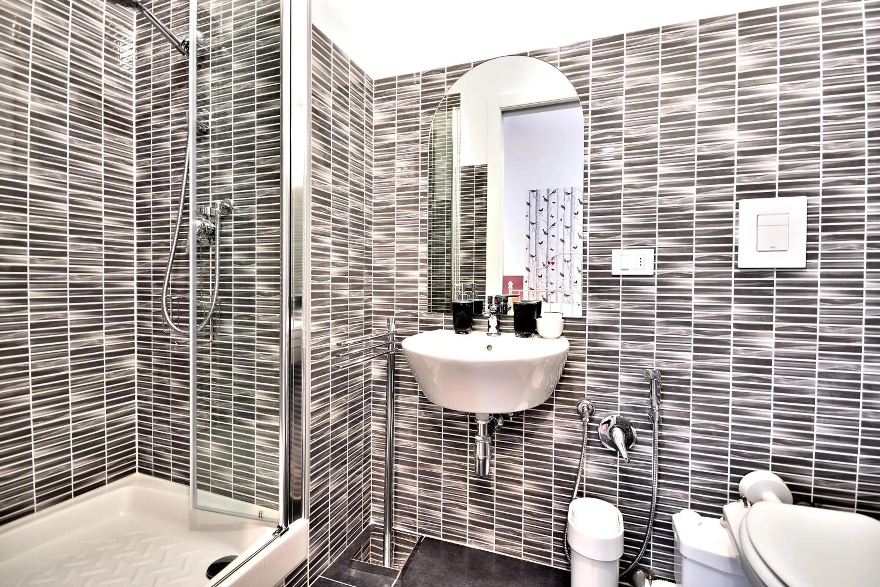 Toilet in 94Rooms Vatican Guest House- Scipioni