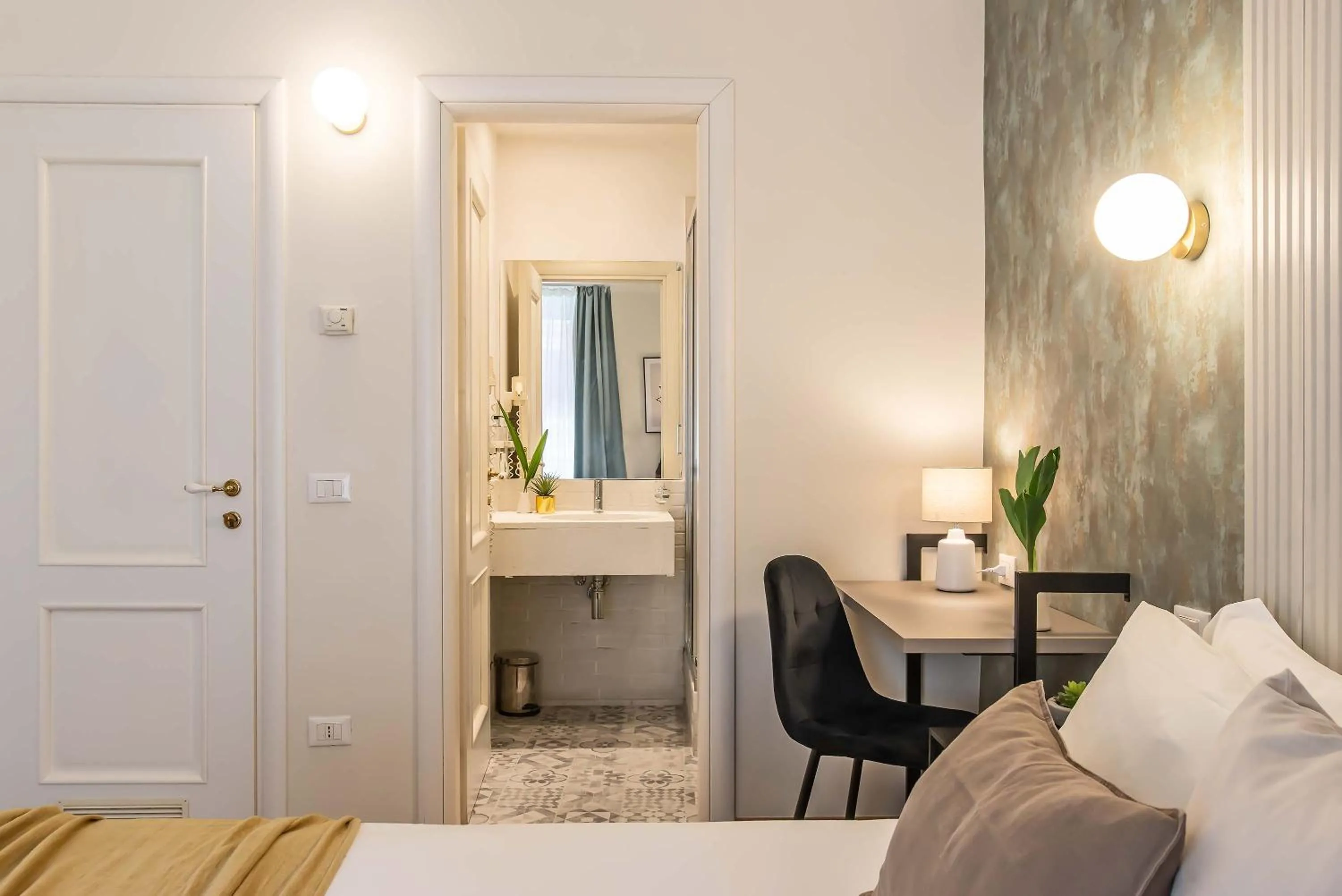 Photo of the whole room, Bed in 94Rooms Vatican Guest House- Scipioni