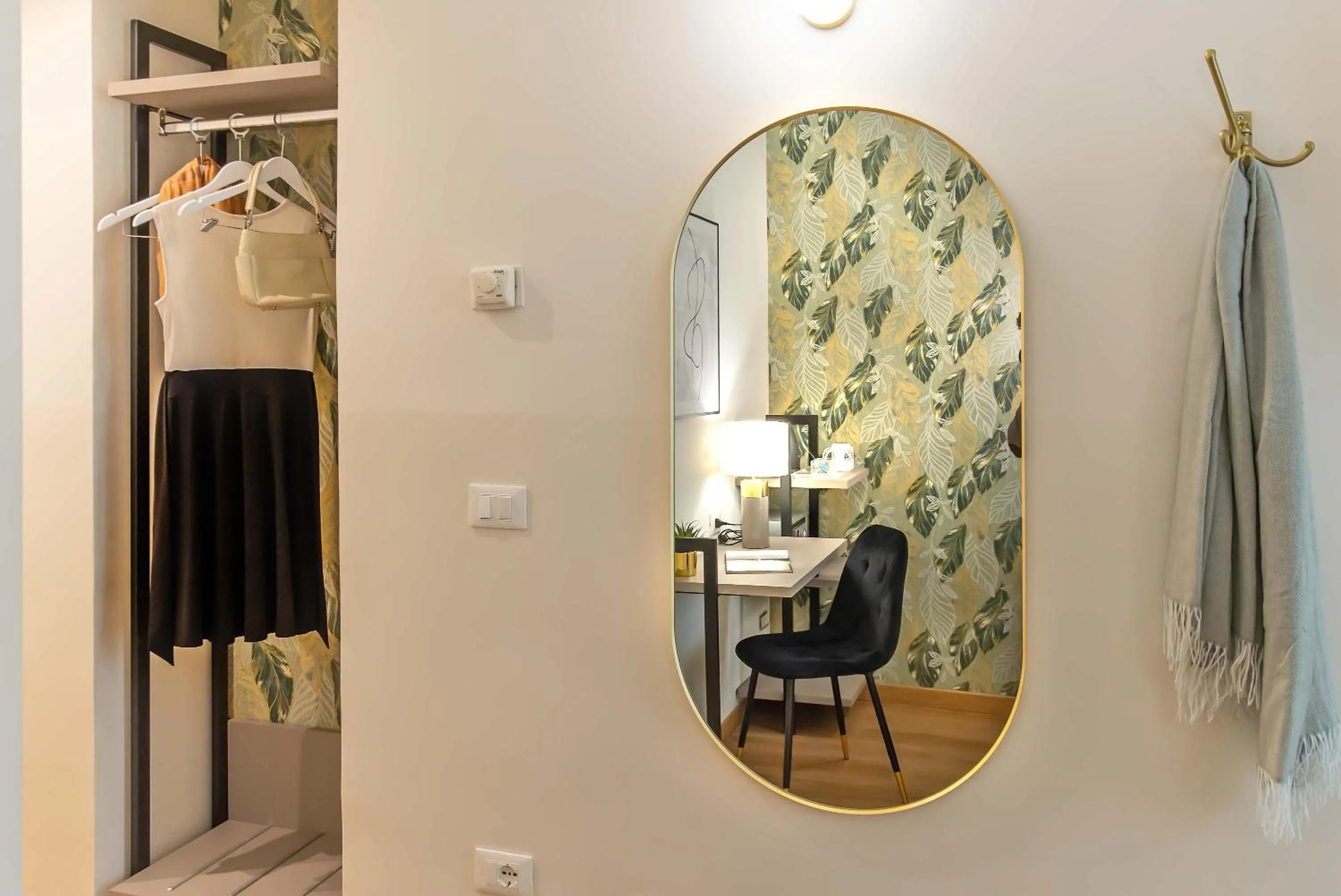 wardrobe in 94Rooms Vatican Guest House- Scipioni