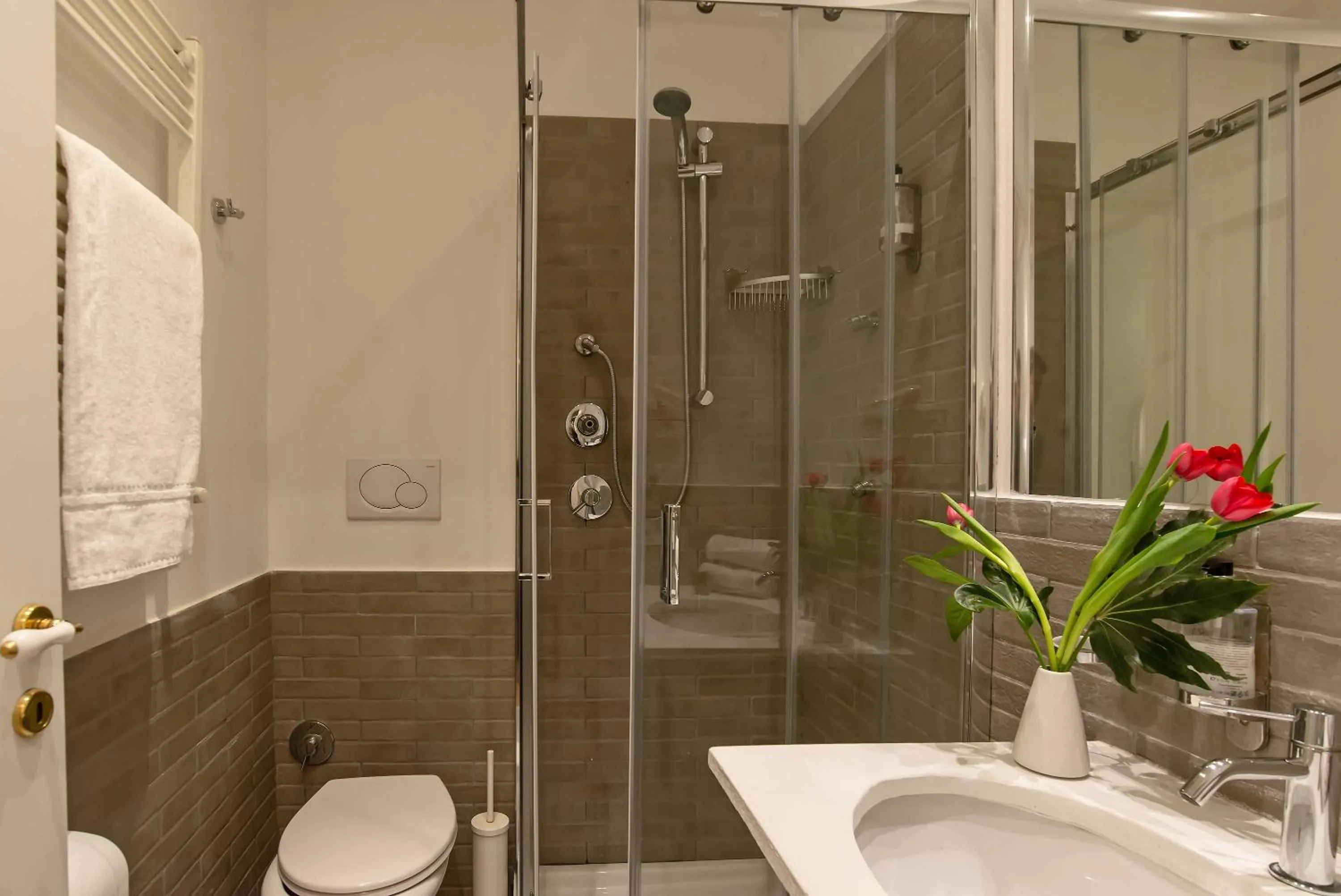 Bathroom in 94Rooms Vatican Guest House- Scipioni