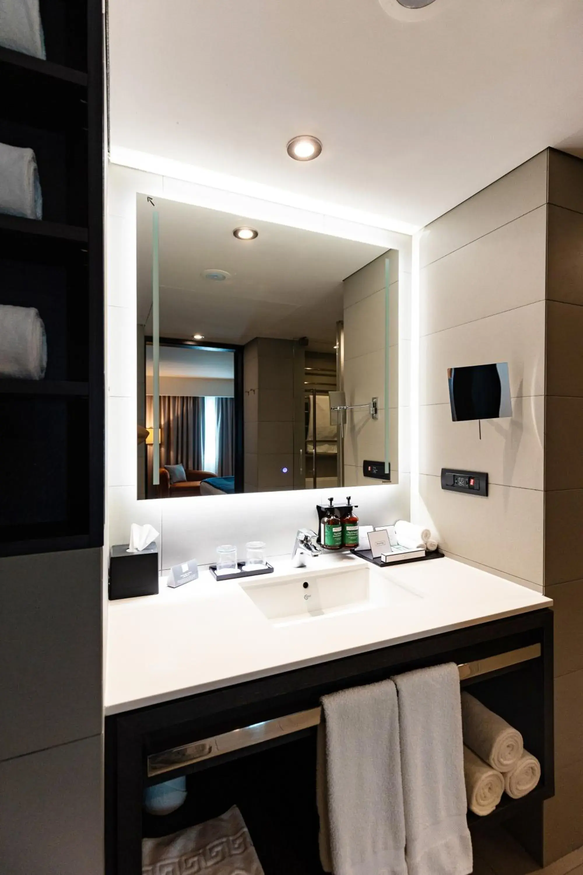 Two-Bedroom Suite with Two King Beds in Crowne Plaza Belgrade by IHG Two-Bedroom Suite with Two King Beds in Crowne Plaza Belgrade by IHG