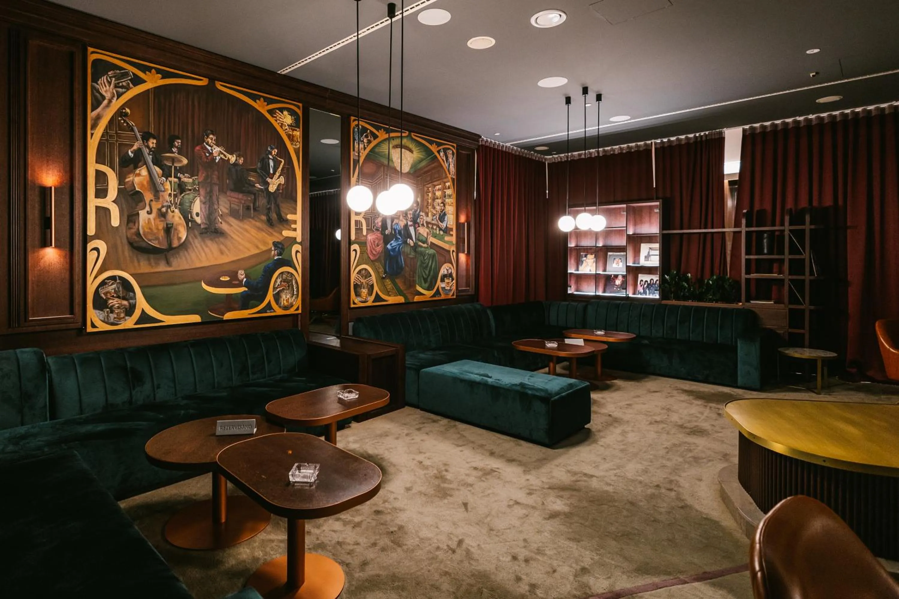 Restaurant/places to eat in Crowne Plaza Belgrade by IHG