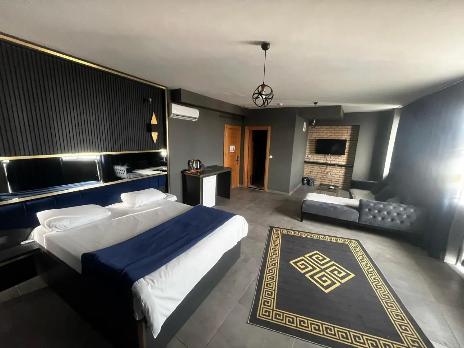 216 Hill Suites 216 Hill Suites