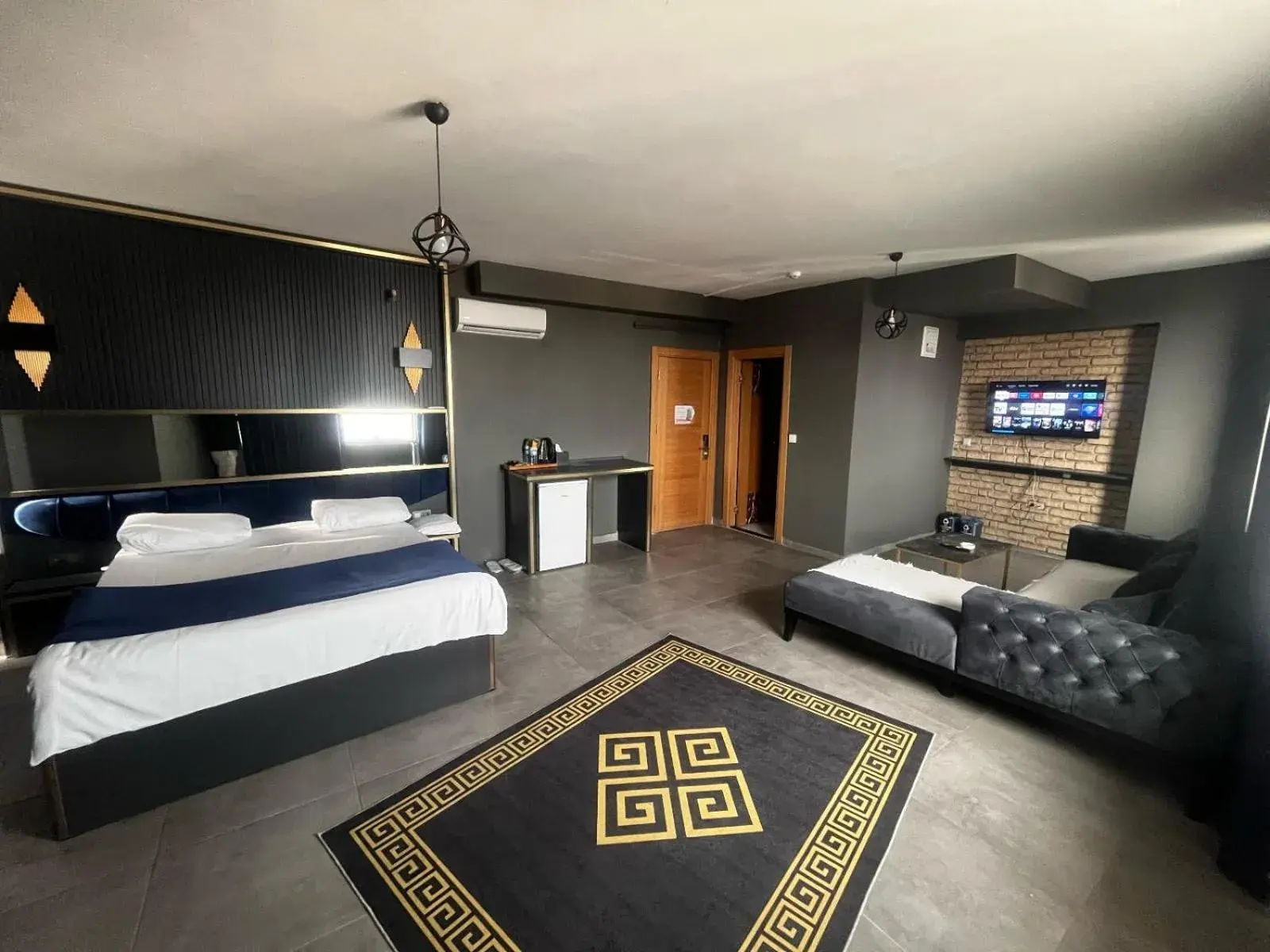 216 Hill Suites 216 Hill Suites