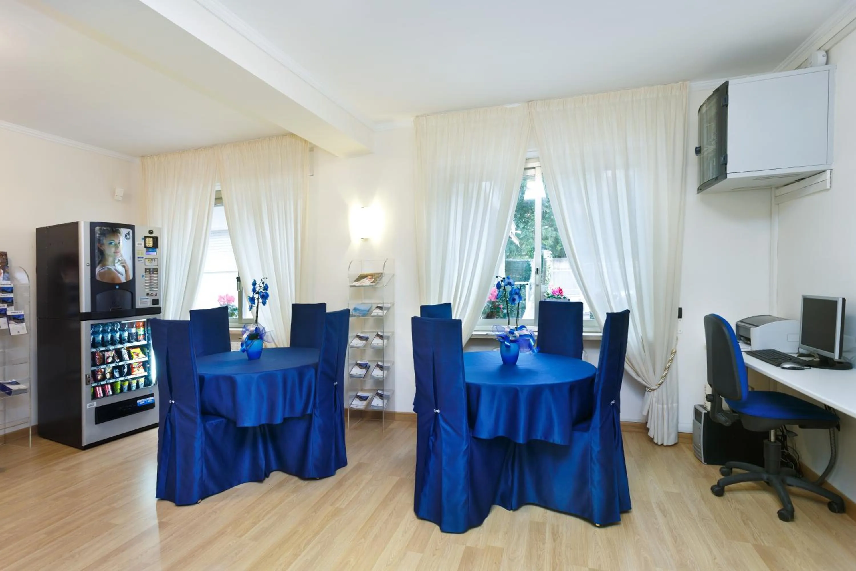 Communal lounge/ TV room in Residence Dei Due Porti