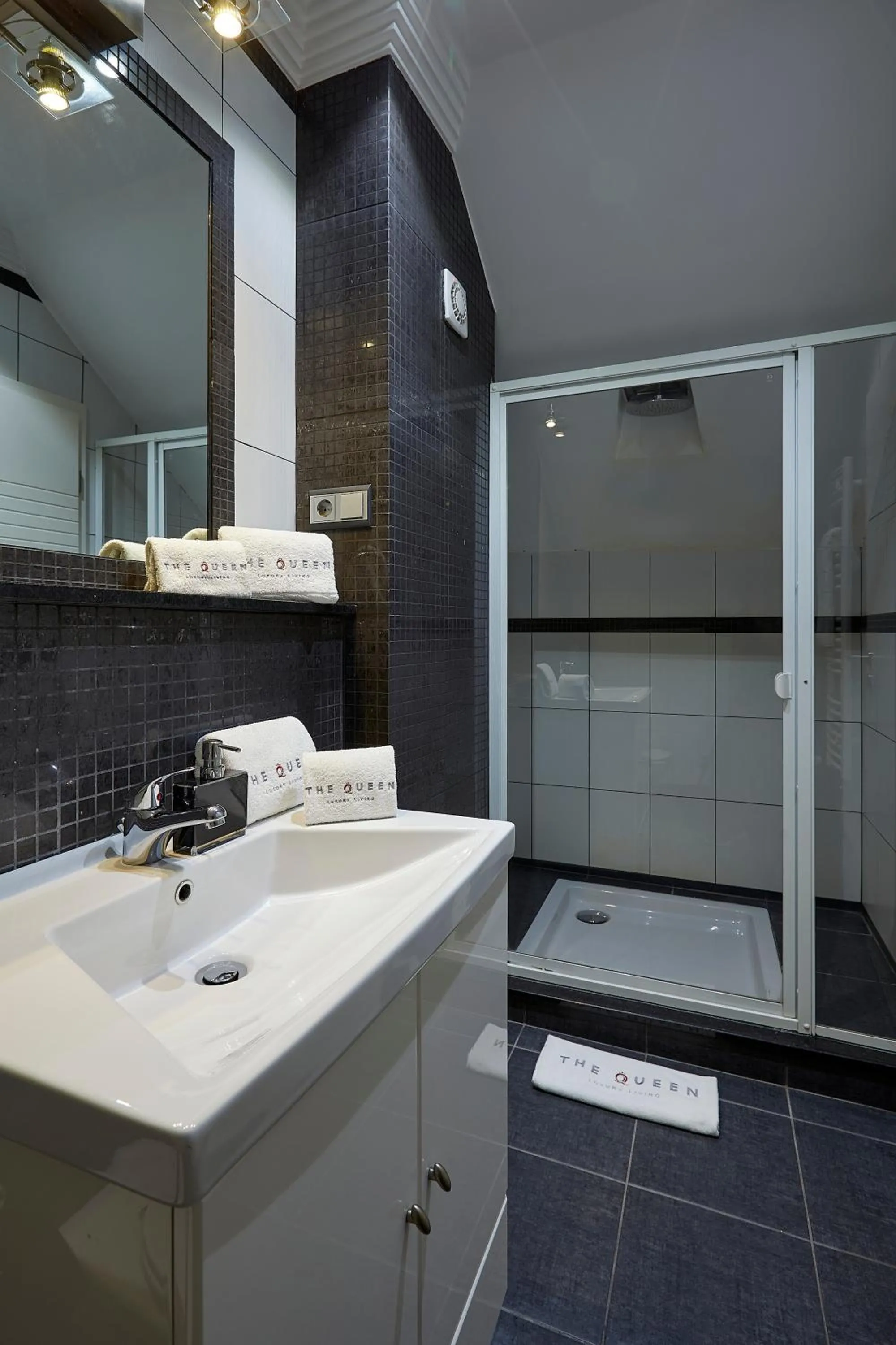 Bathroom in The Queen Luxury Apartments - Villa Cortina