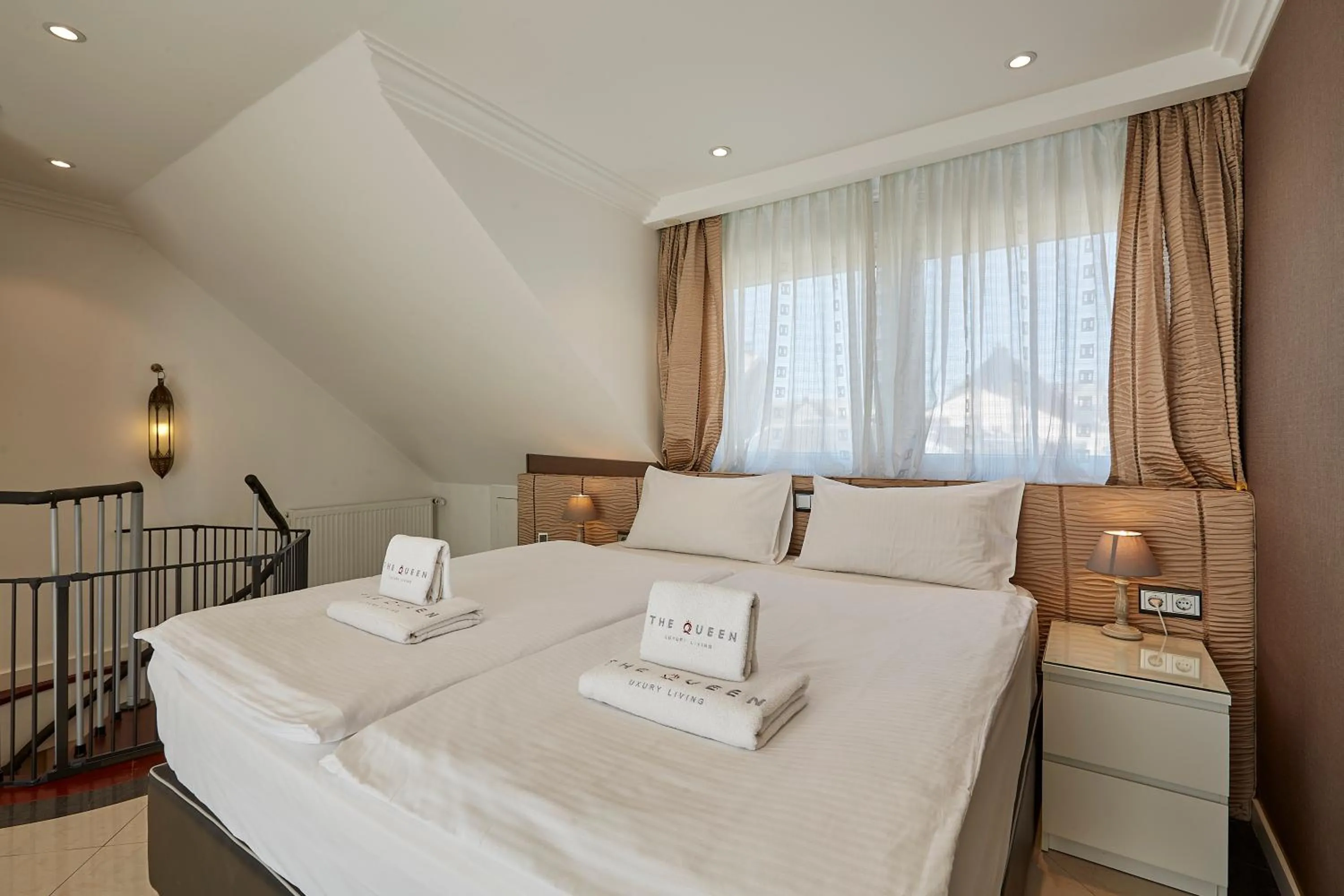 Bedroom, Bed in The Queen Luxury Apartments - Villa Cortina