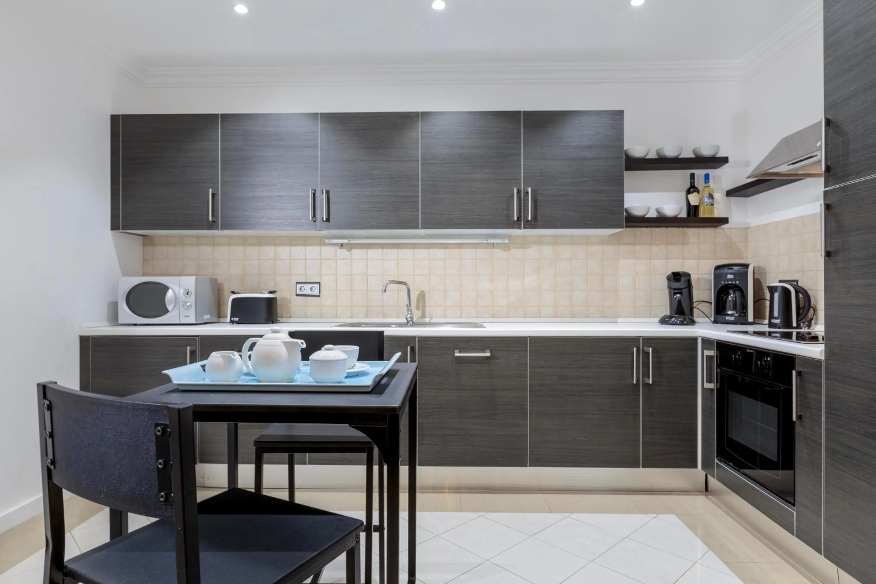 Kitchen or kitchenette in The Queen Luxury Apartments - Villa Cortina