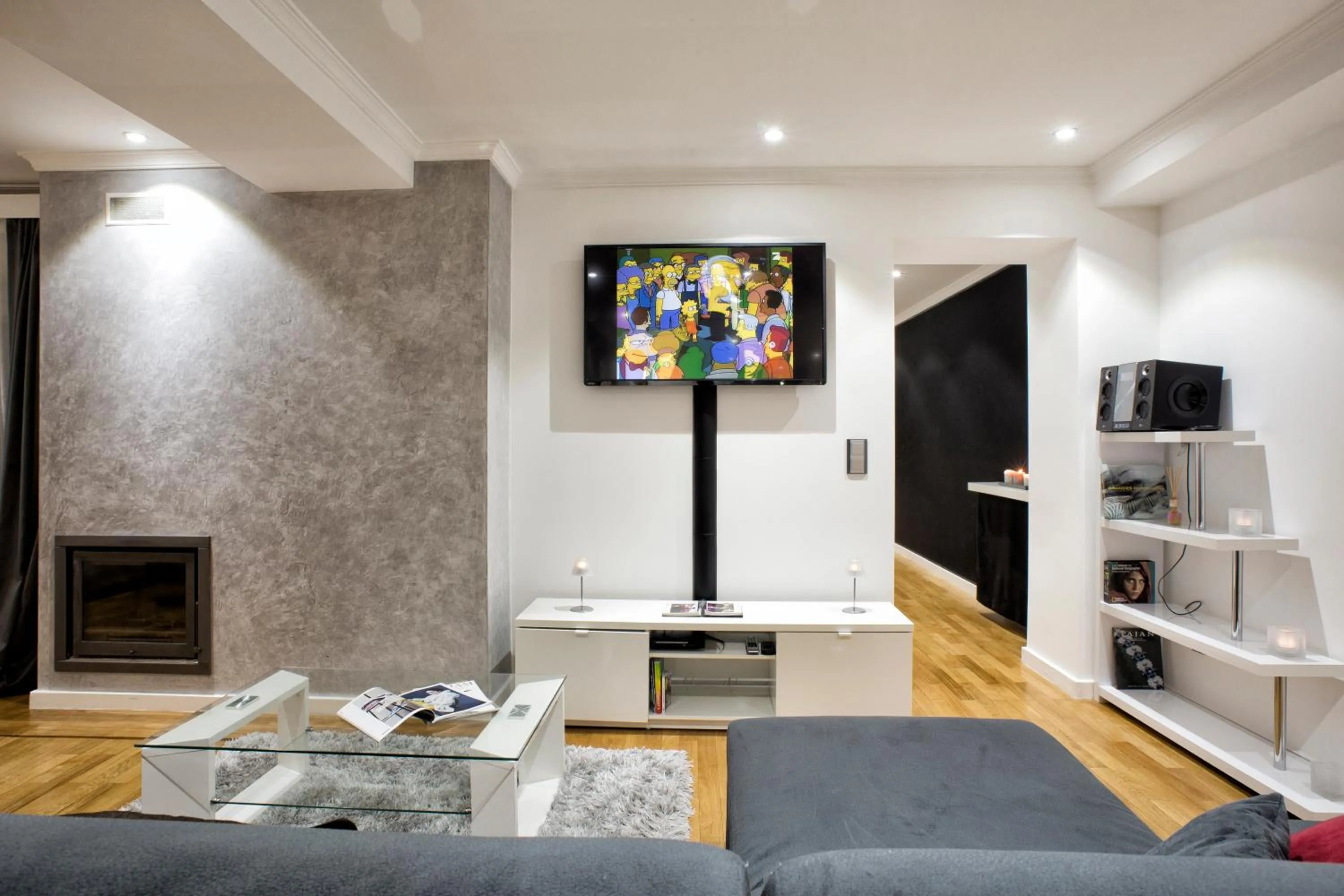 TV and multimedia in The Queen Luxury Apartments - Villa Cortina