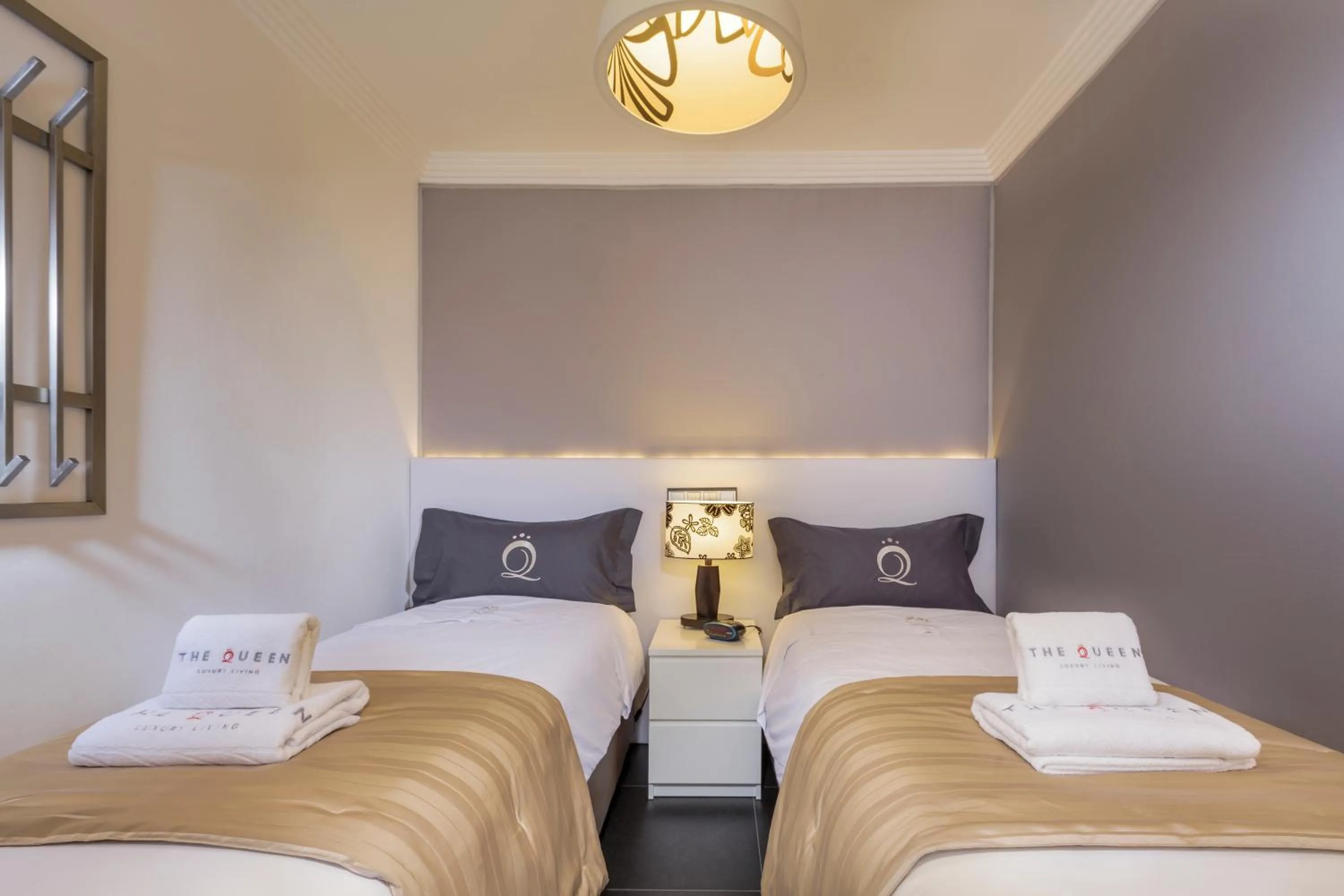 Bedroom, Bed in The Queen Luxury Apartments - Villa Cortina