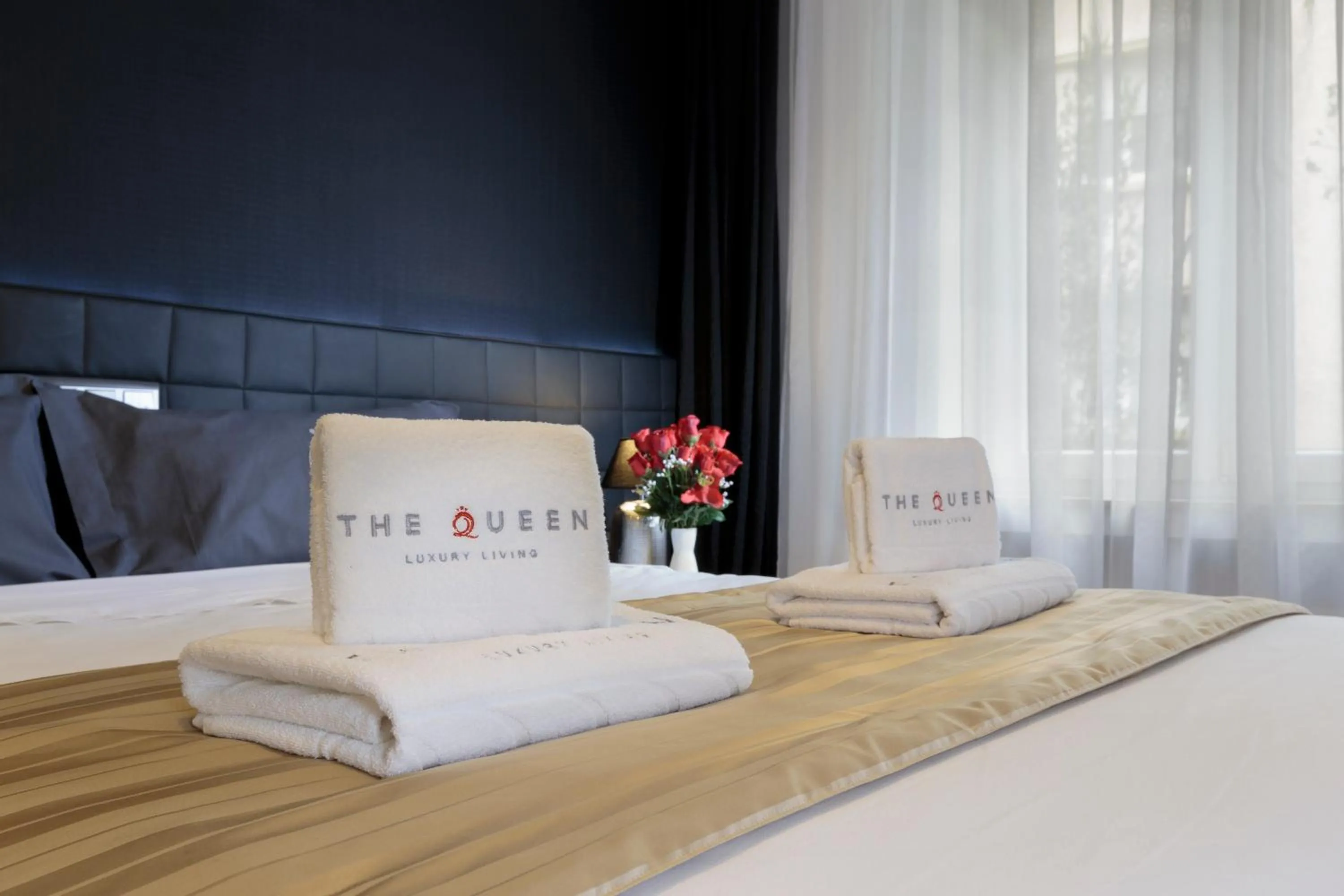 Bedroom, Bed in The Queen Luxury Apartments - Villa Cortina