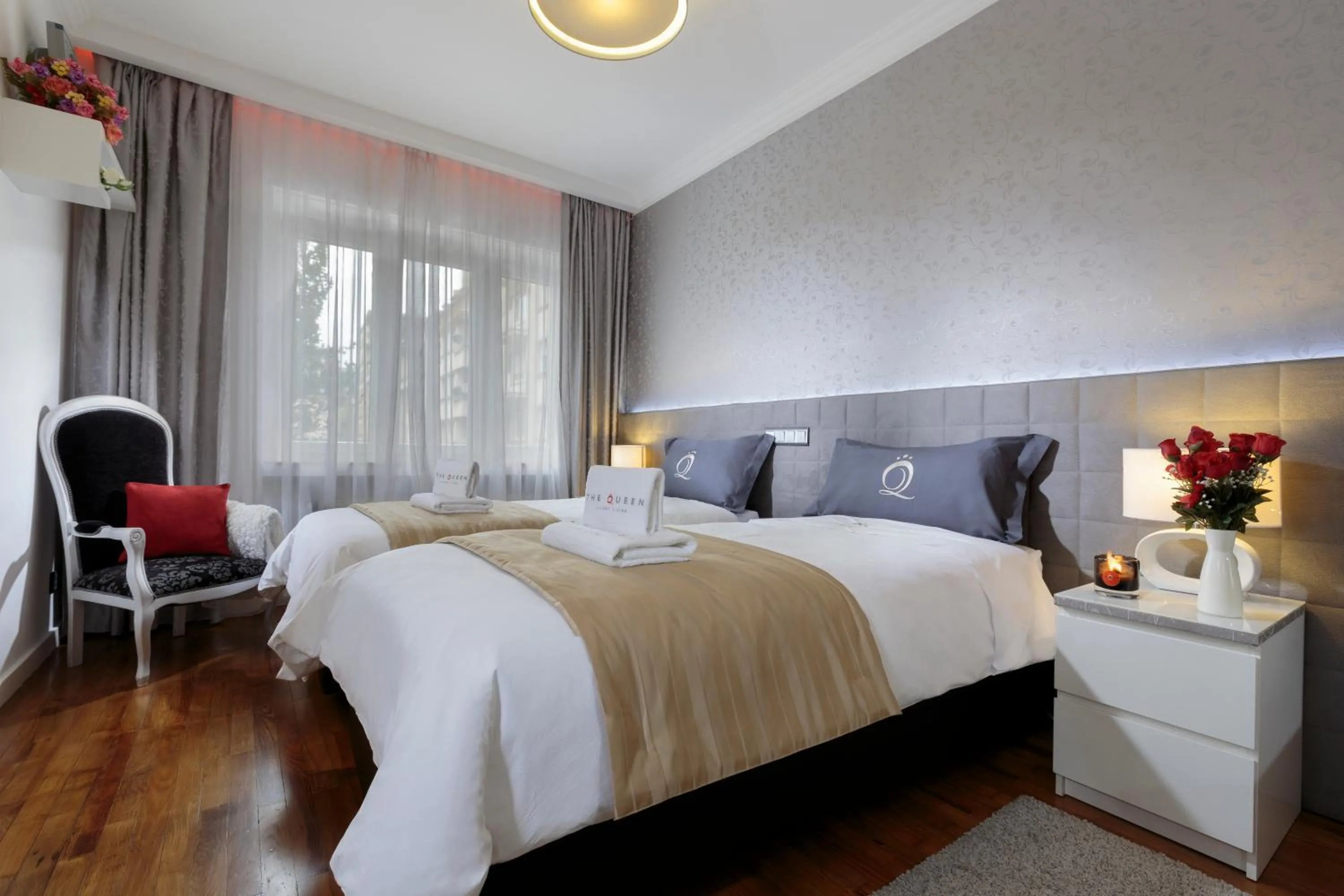 Bedroom, Bed in The Queen Luxury Apartments - Villa Cortina