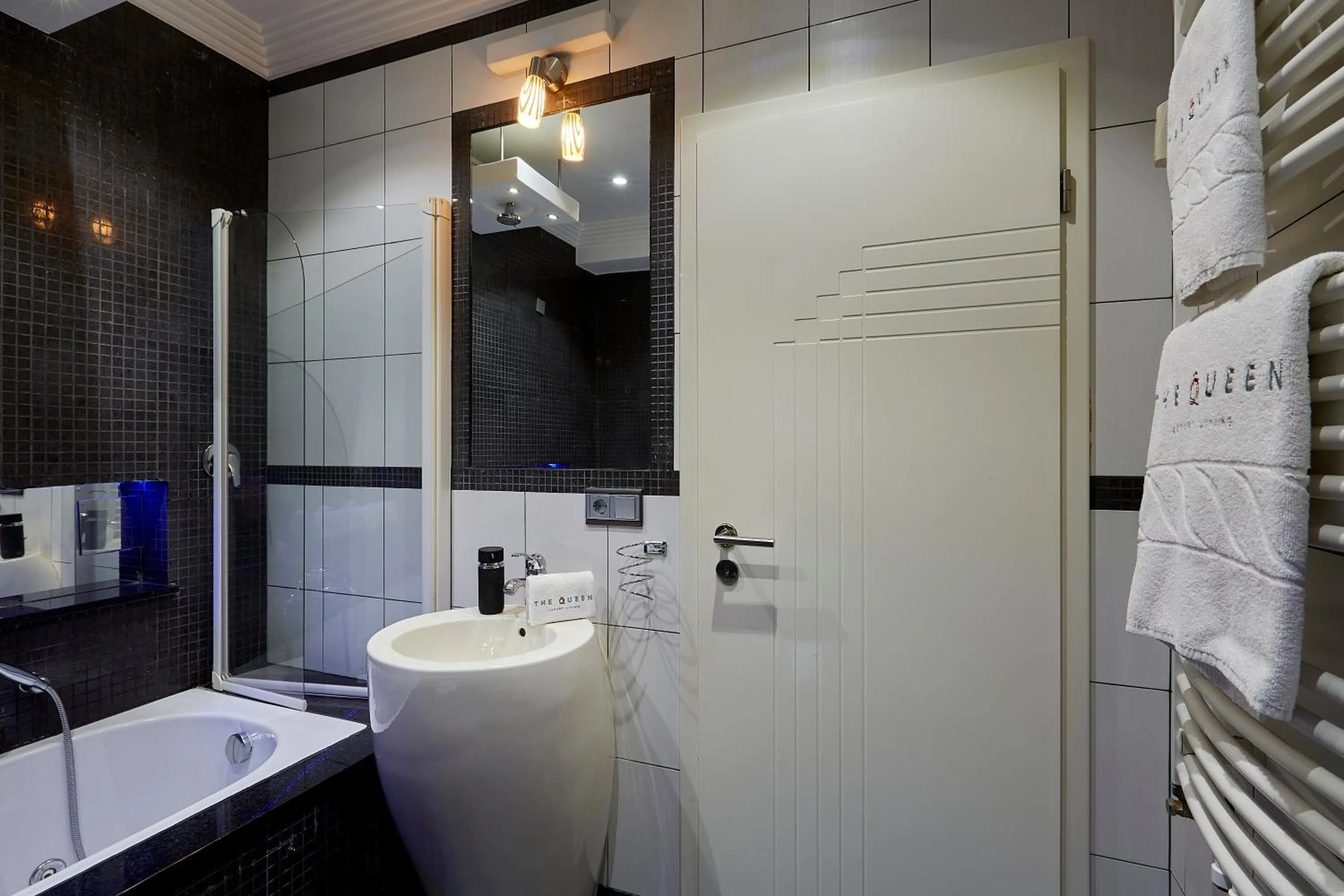 Bathroom in The Queen Luxury Apartments - Villa Cortina