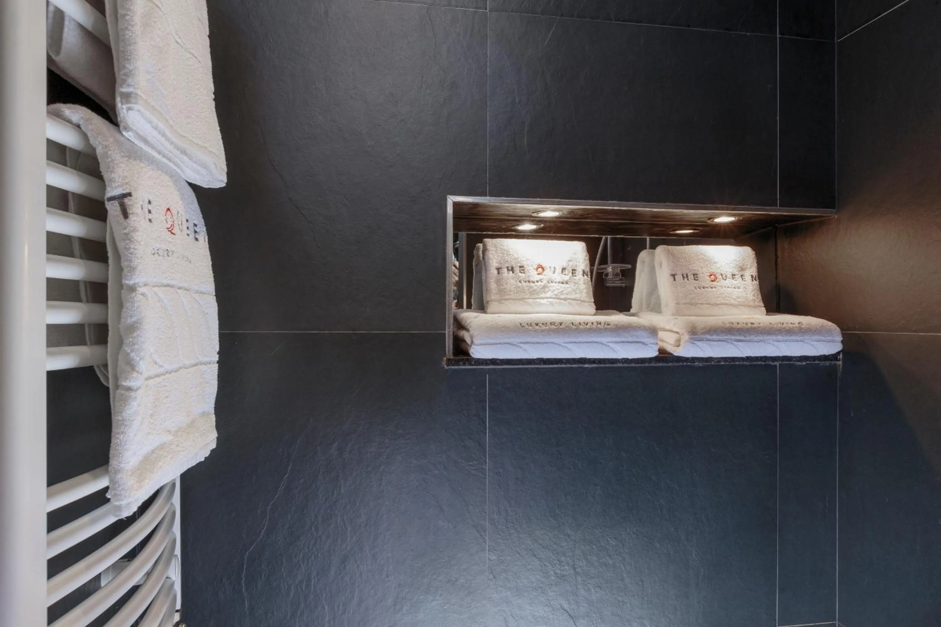 Bathroom in The Queen Luxury Apartments - Villa Cortina