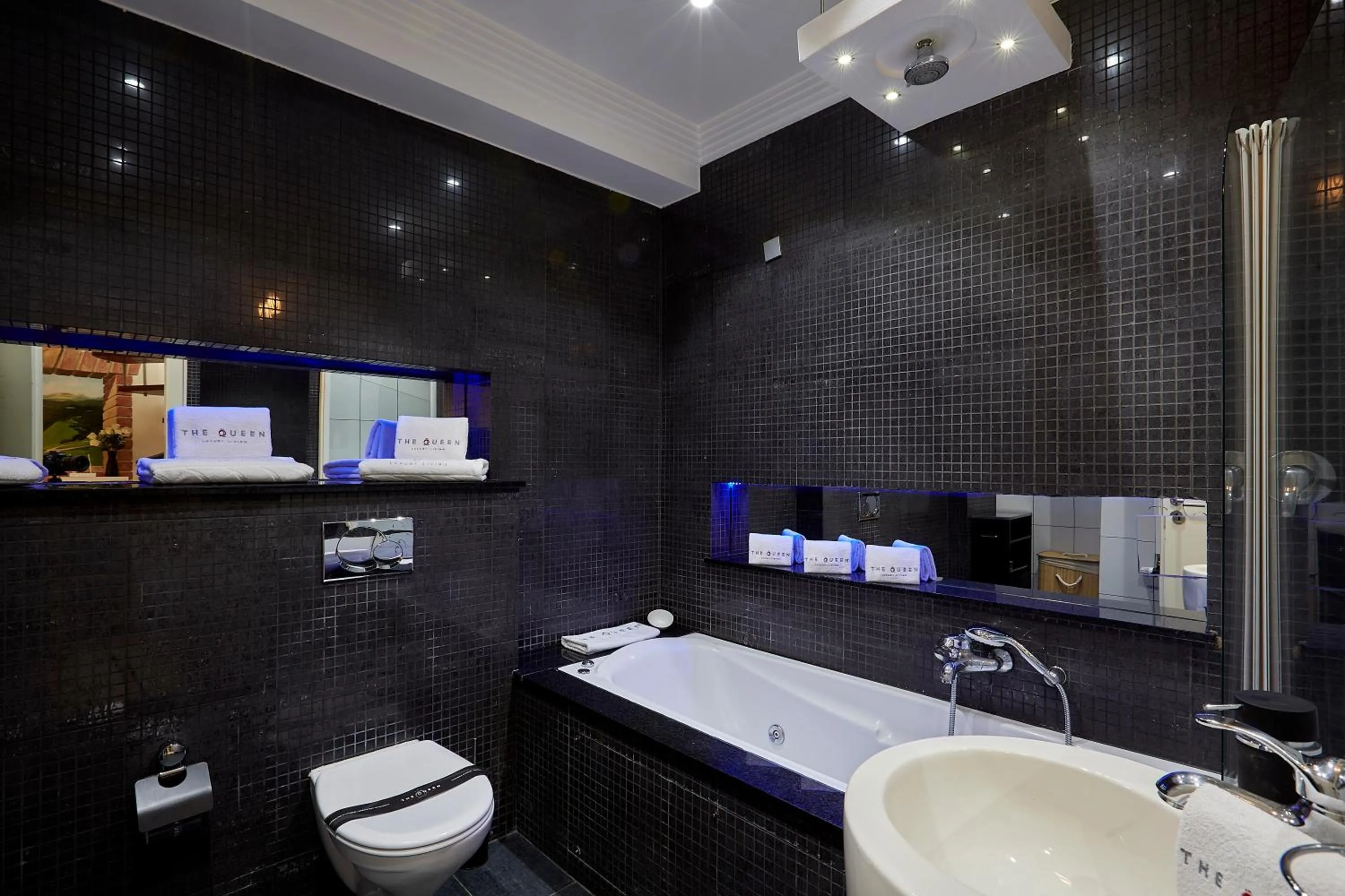 Bathroom in The Queen Luxury Apartments - Villa Cortina