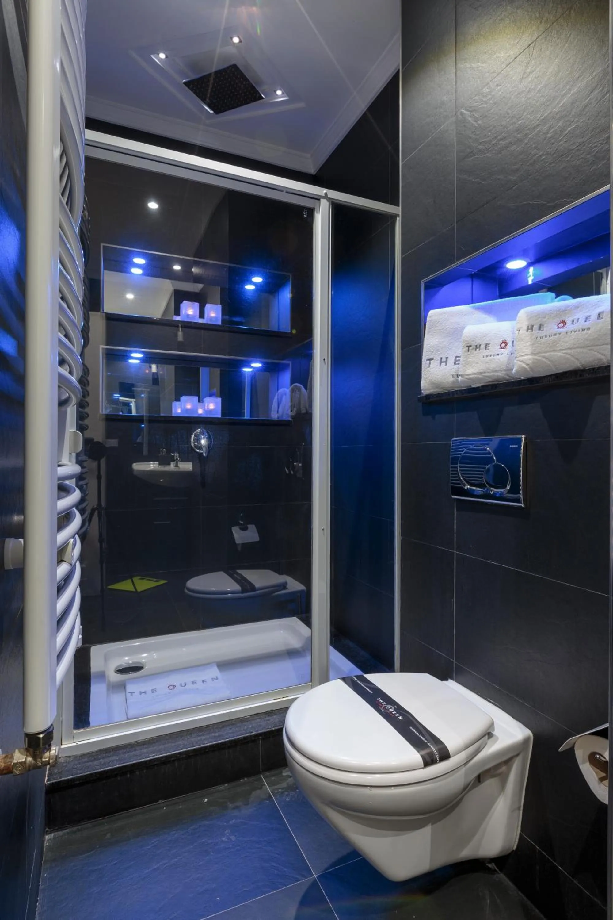 Bathroom in The Queen Luxury Apartments - Villa Cortina