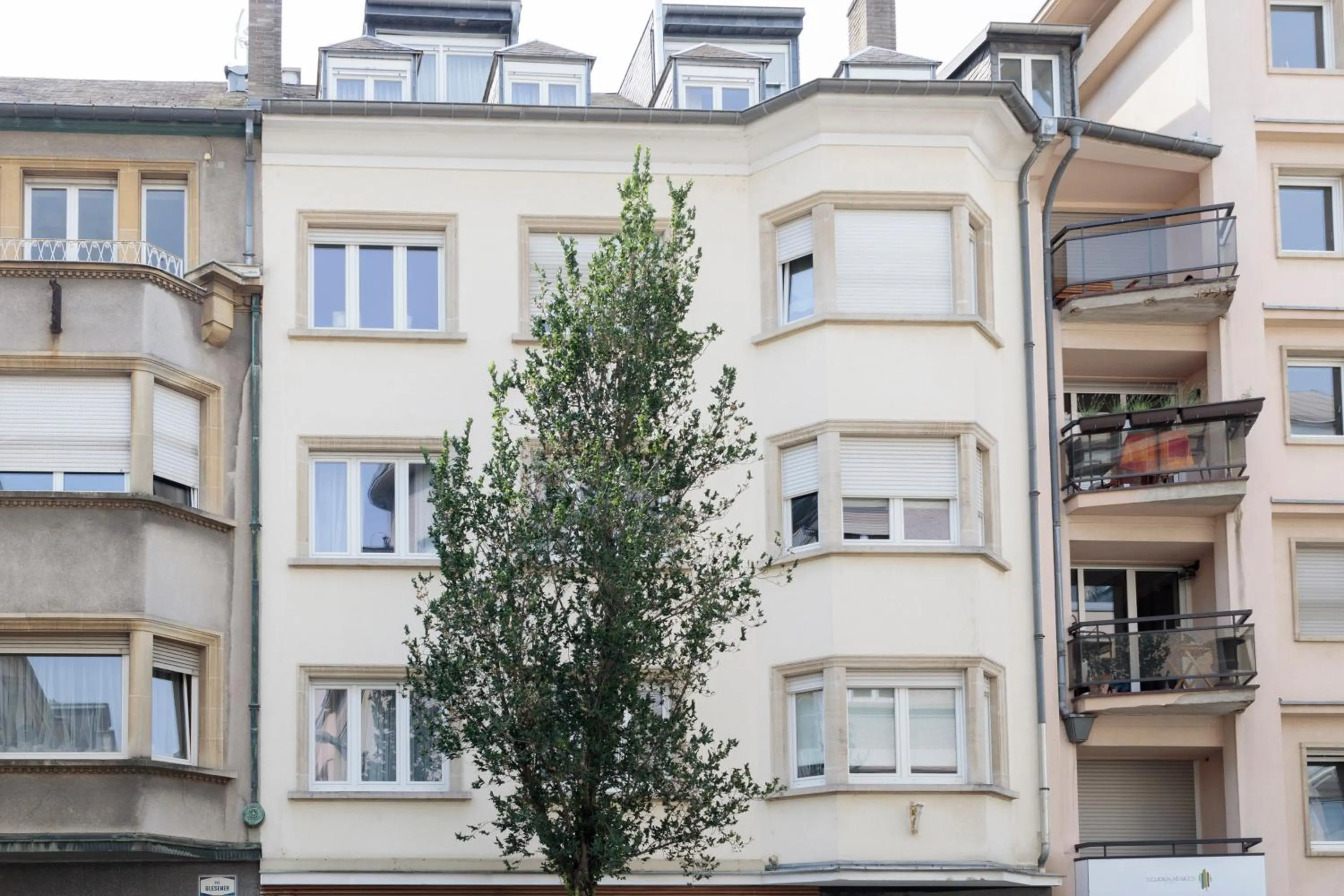 Street view in The Queen Luxury Apartments - Villa Cortina