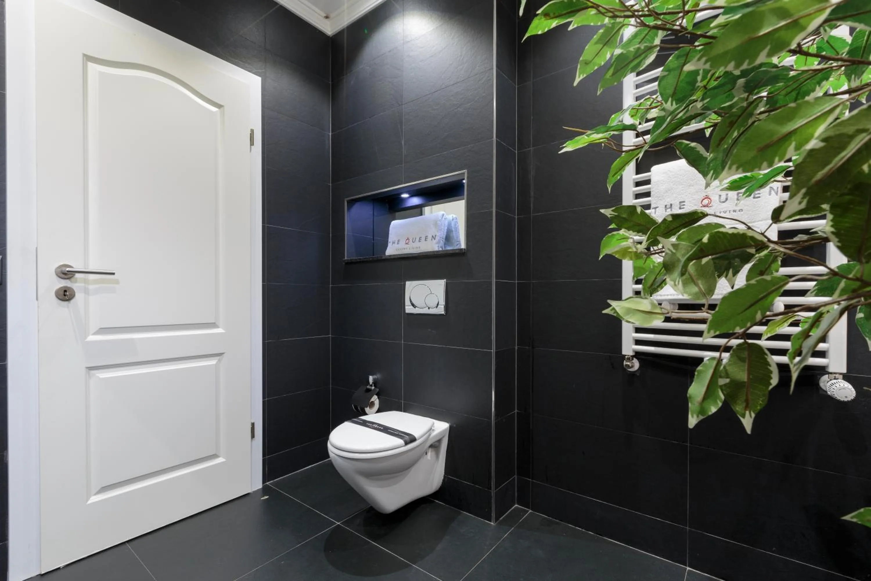 Toilet in The Queen Luxury Apartments - Villa Cortina
