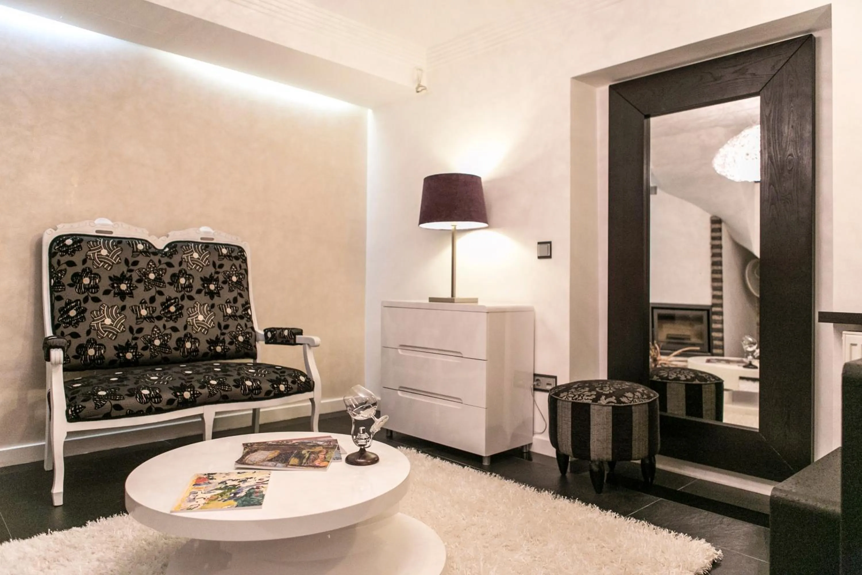 Living room in The Queen Luxury Apartments - Villa Cortina
