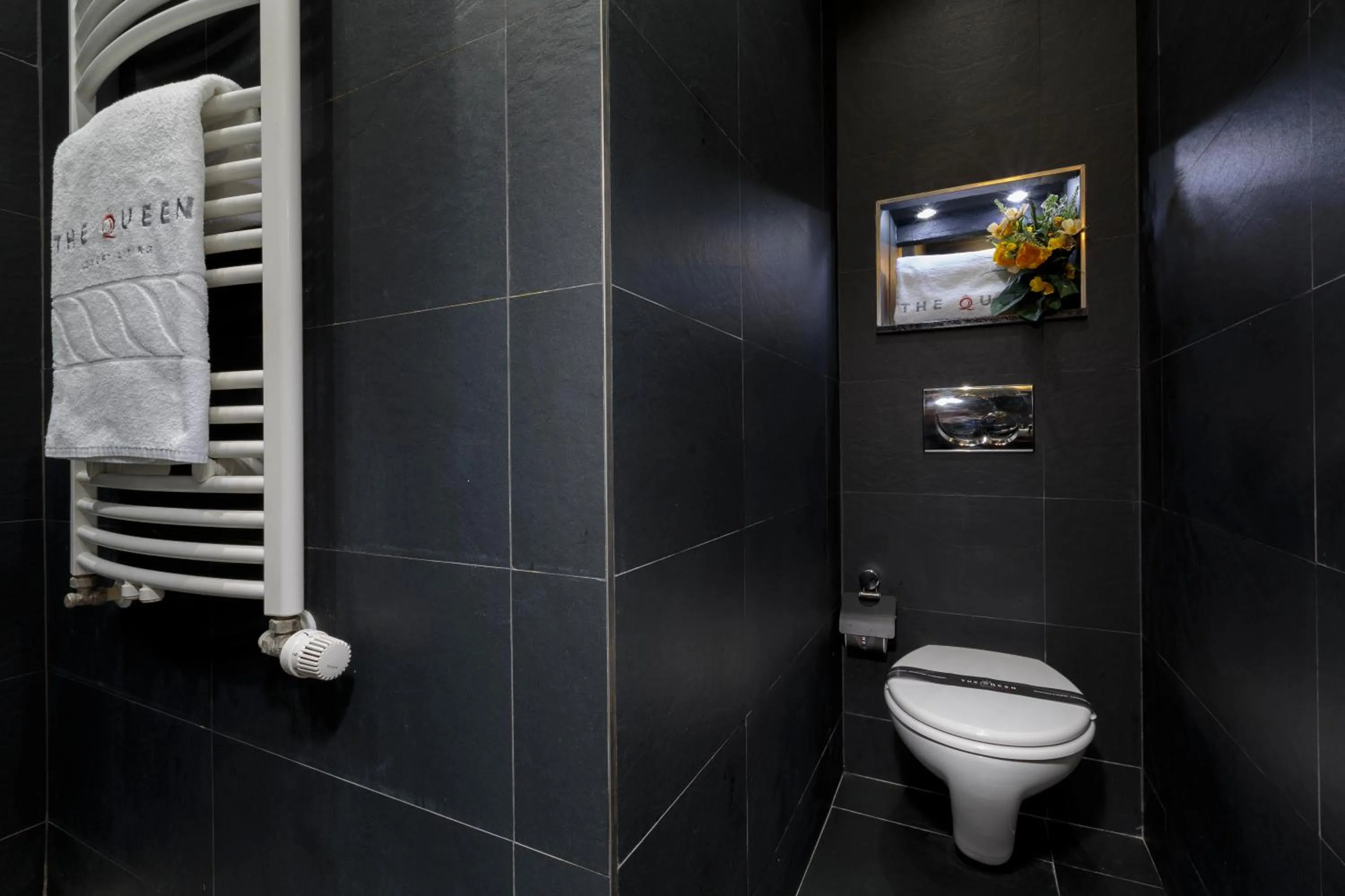 Toilet in The Queen Luxury Apartments - Villa Cortina