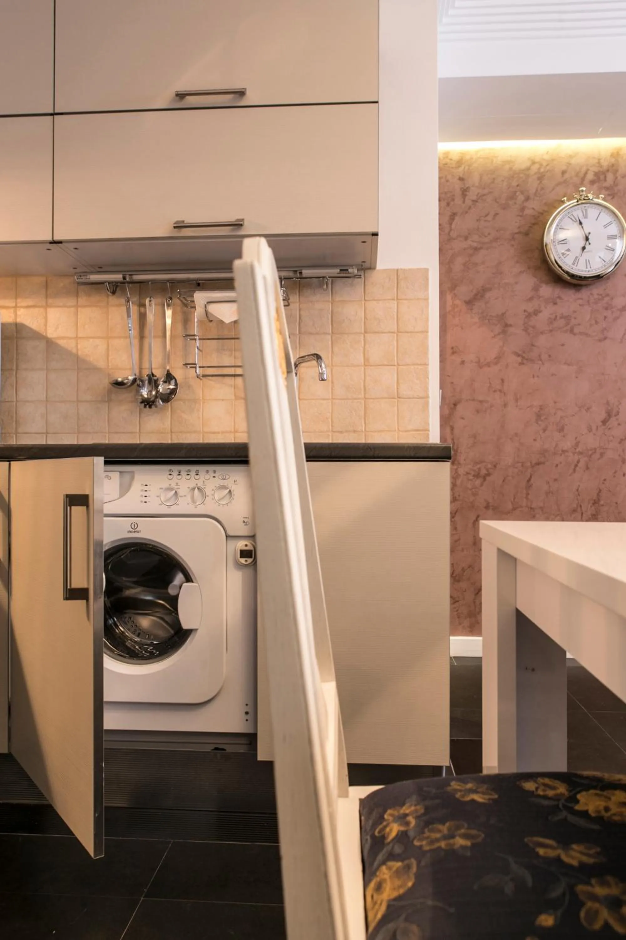 Kitchen or kitchenette in The Queen Luxury Apartments - Villa Cortina