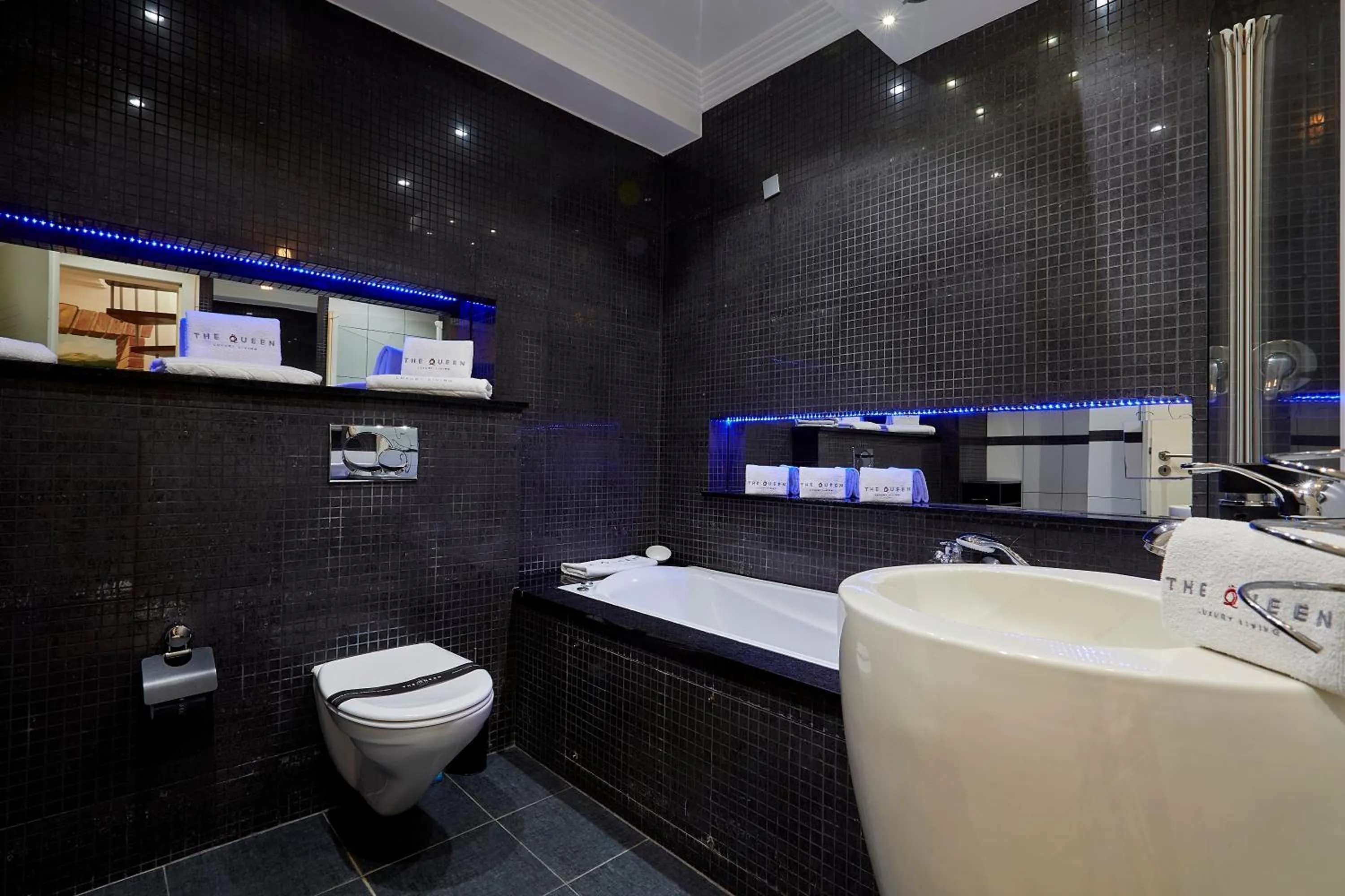 Bathroom in The Queen Luxury Apartments - Villa Cortina