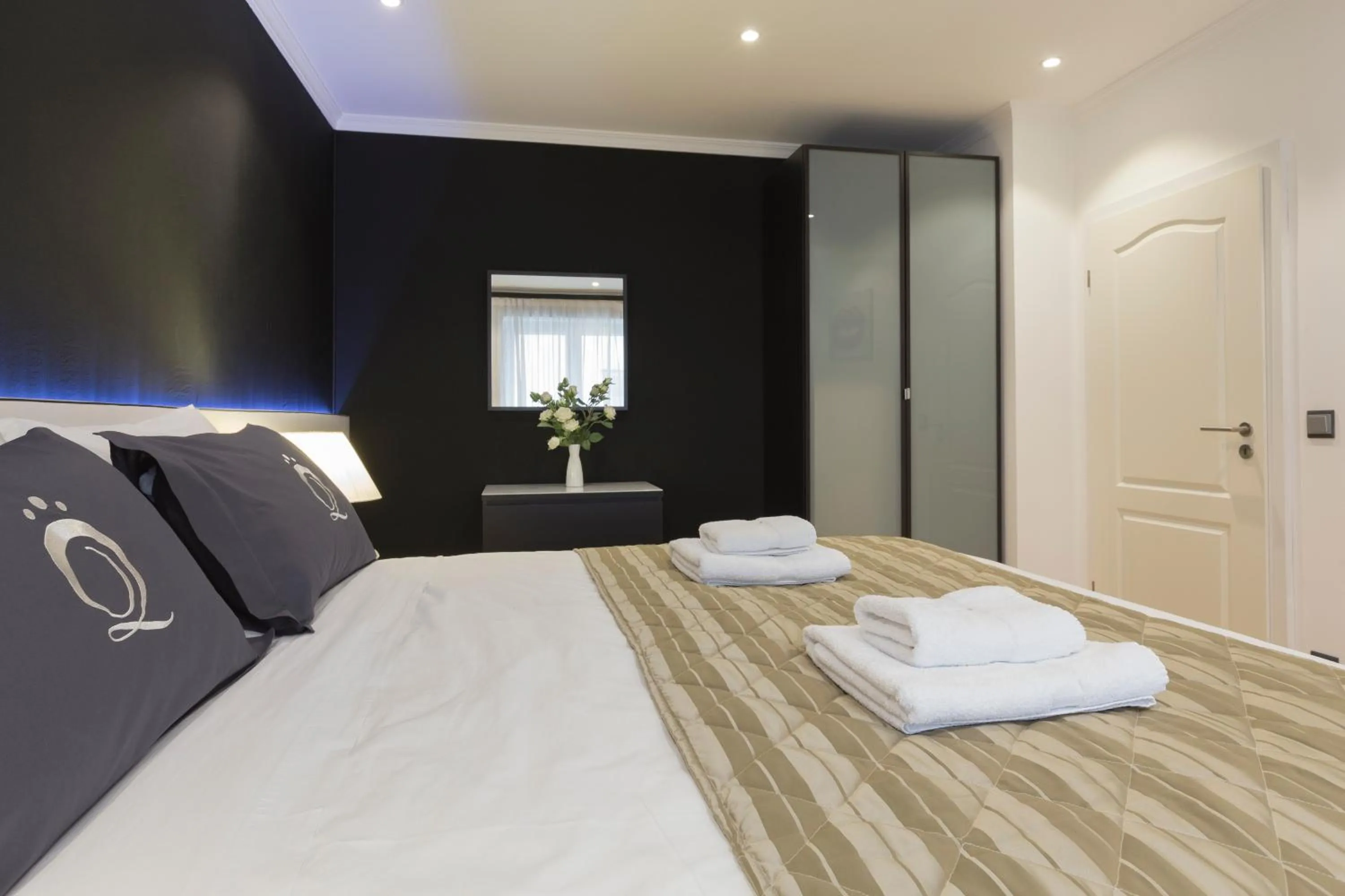 Bed in The Queen Luxury Apartments - Villa Cortina