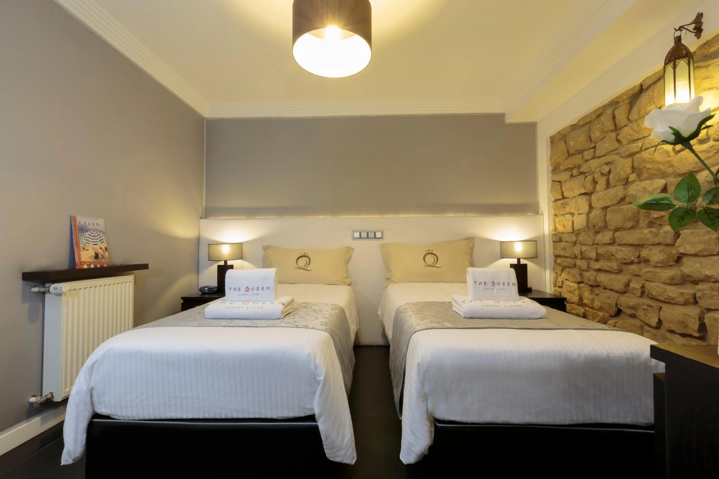 Bedroom, Bed in The Queen Luxury Apartments - Villa Cortina