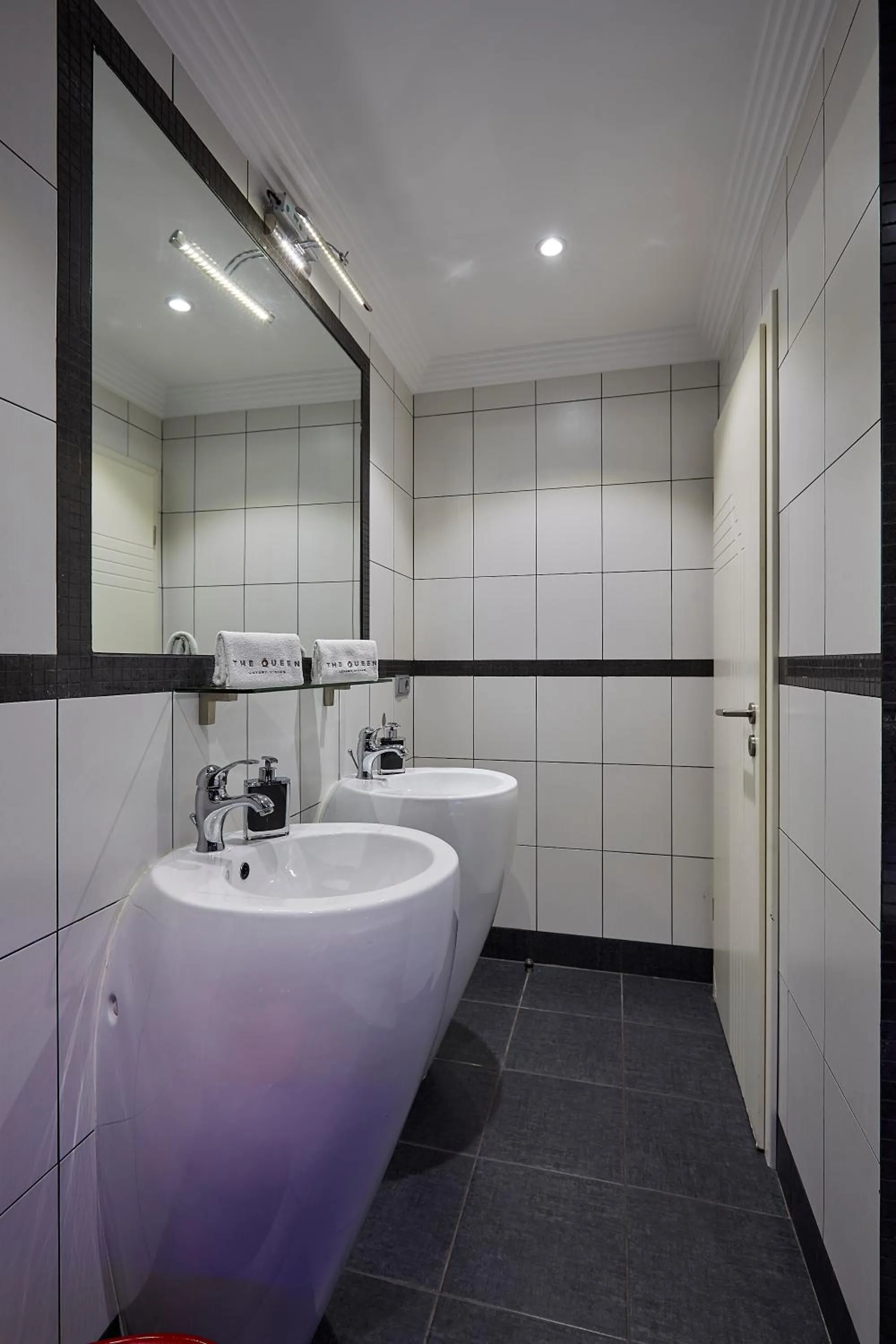 Bathroom in The Queen Luxury Apartments - Villa Cortina