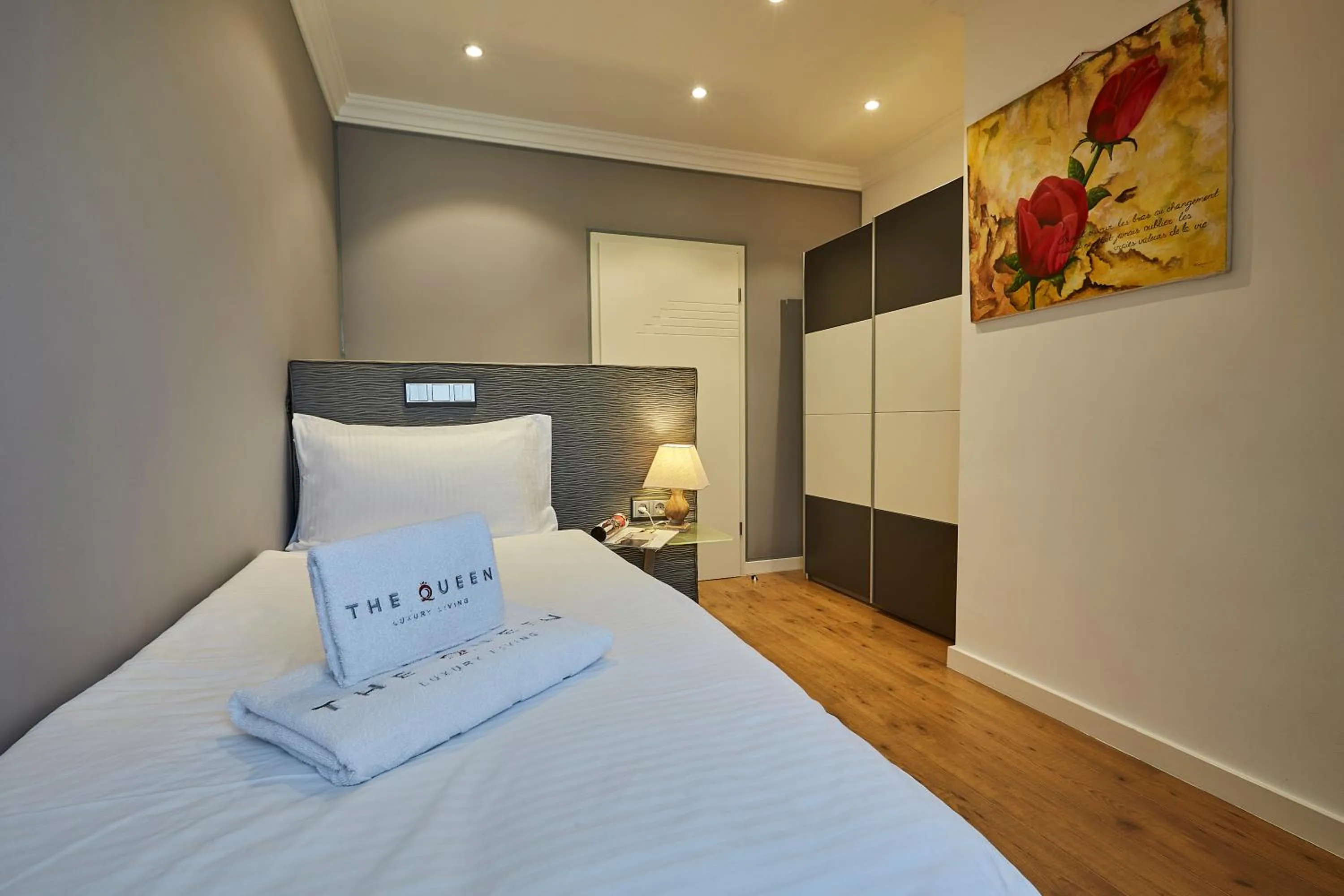Bedroom, Bed in The Queen Luxury Apartments - Villa Cortina