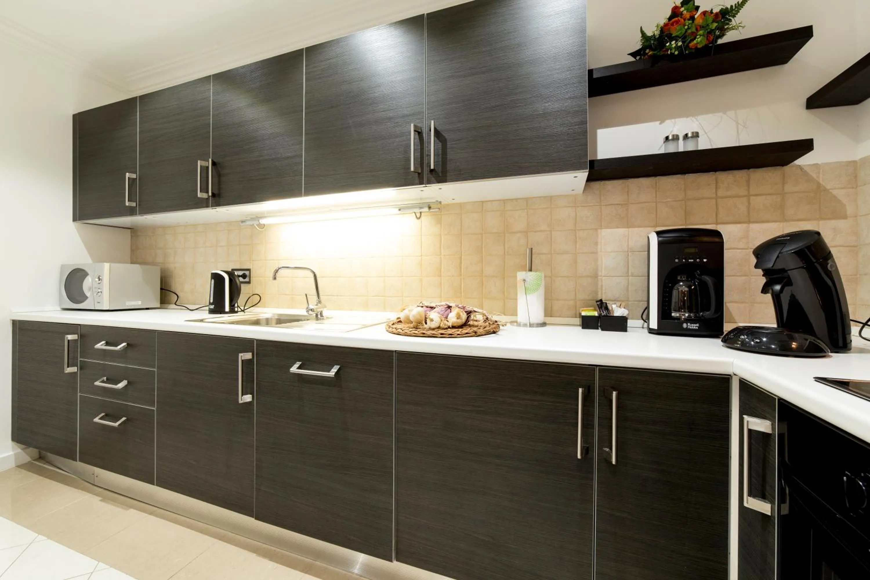 Kitchen or kitchenette in The Queen Luxury Apartments - Villa Cortina