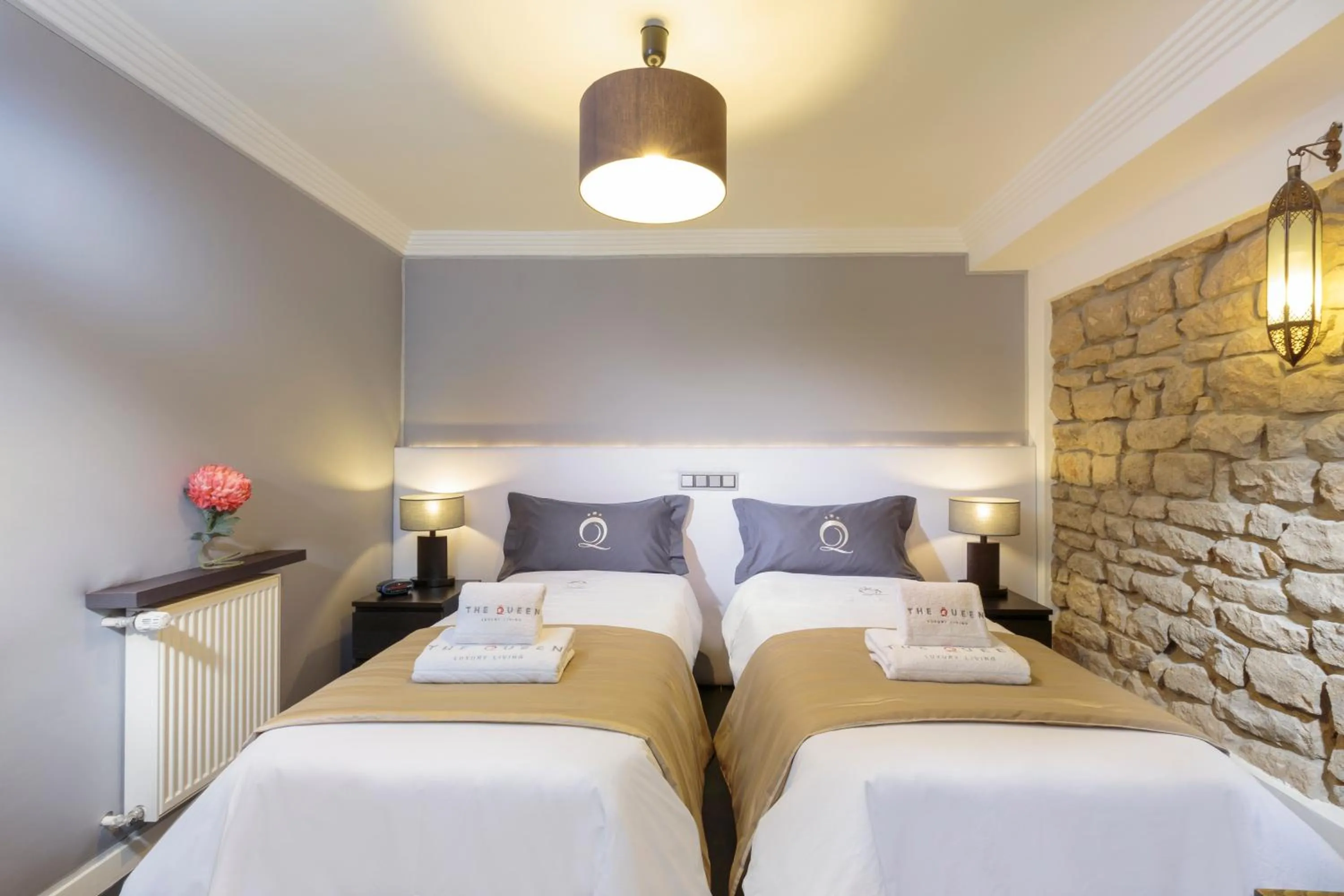 Bedroom, Bed in The Queen Luxury Apartments - Villa Cortina