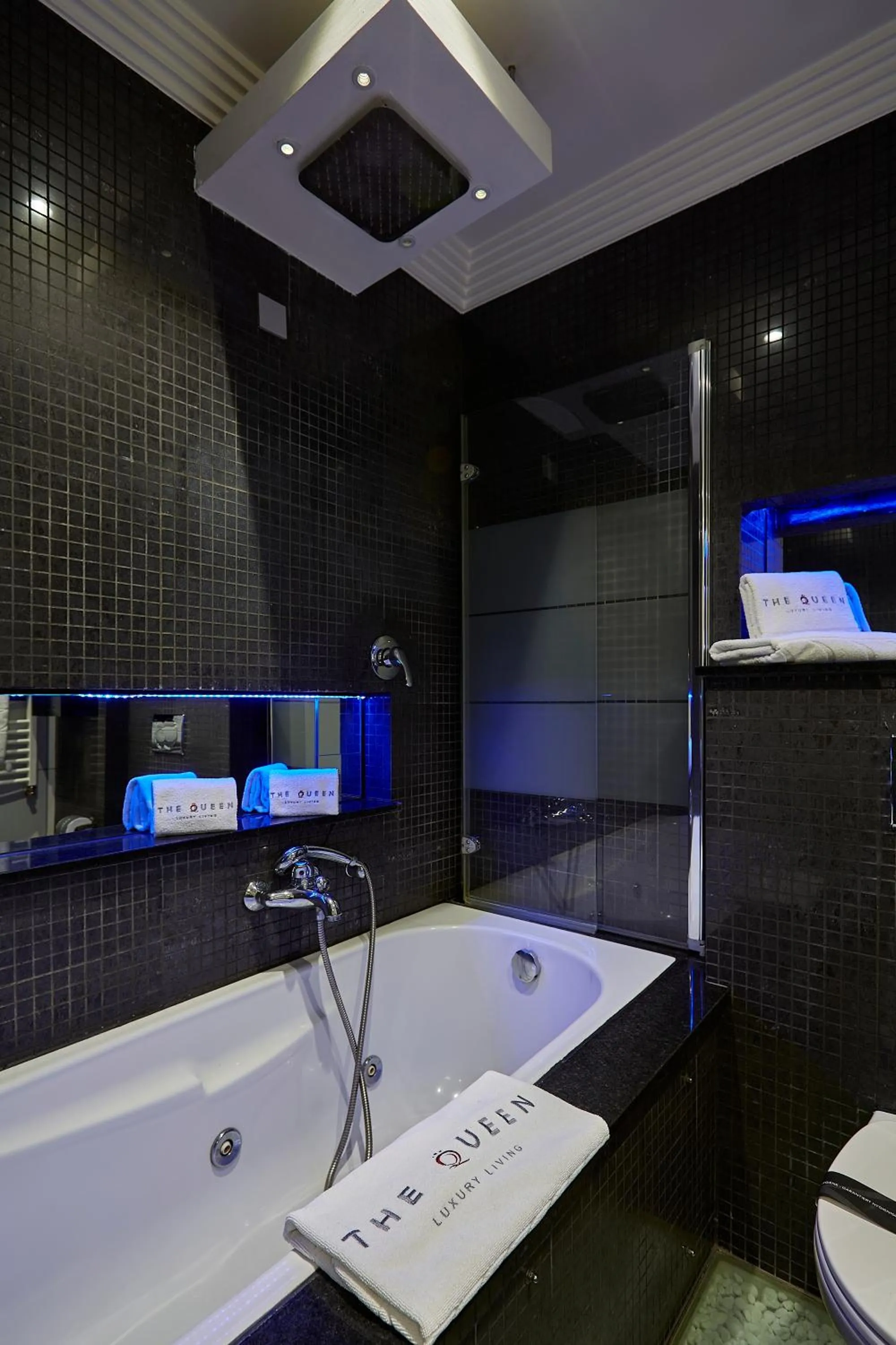 Bathroom in The Queen Luxury Apartments - Villa Cortina