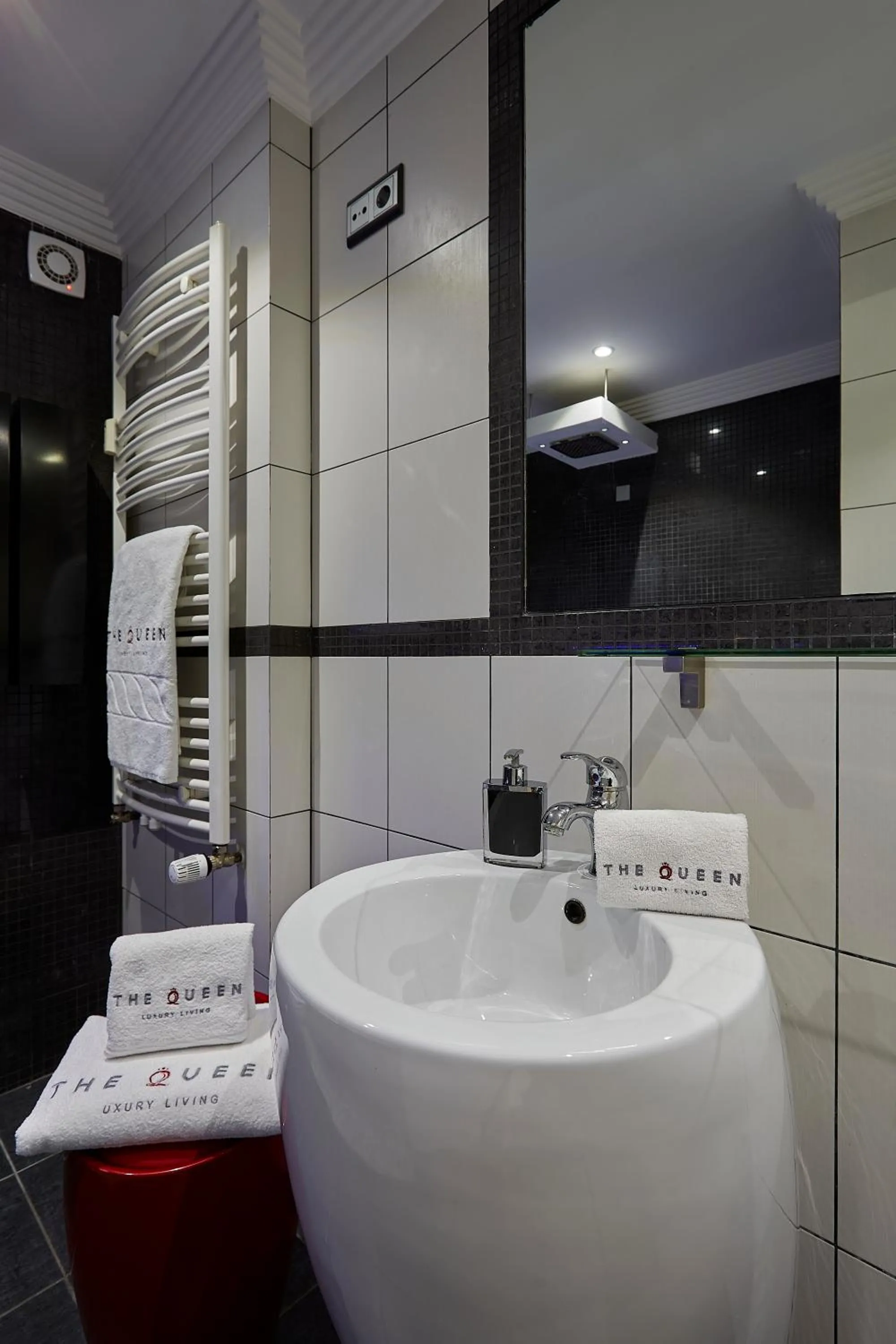 Bathroom in The Queen Luxury Apartments - Villa Cortina