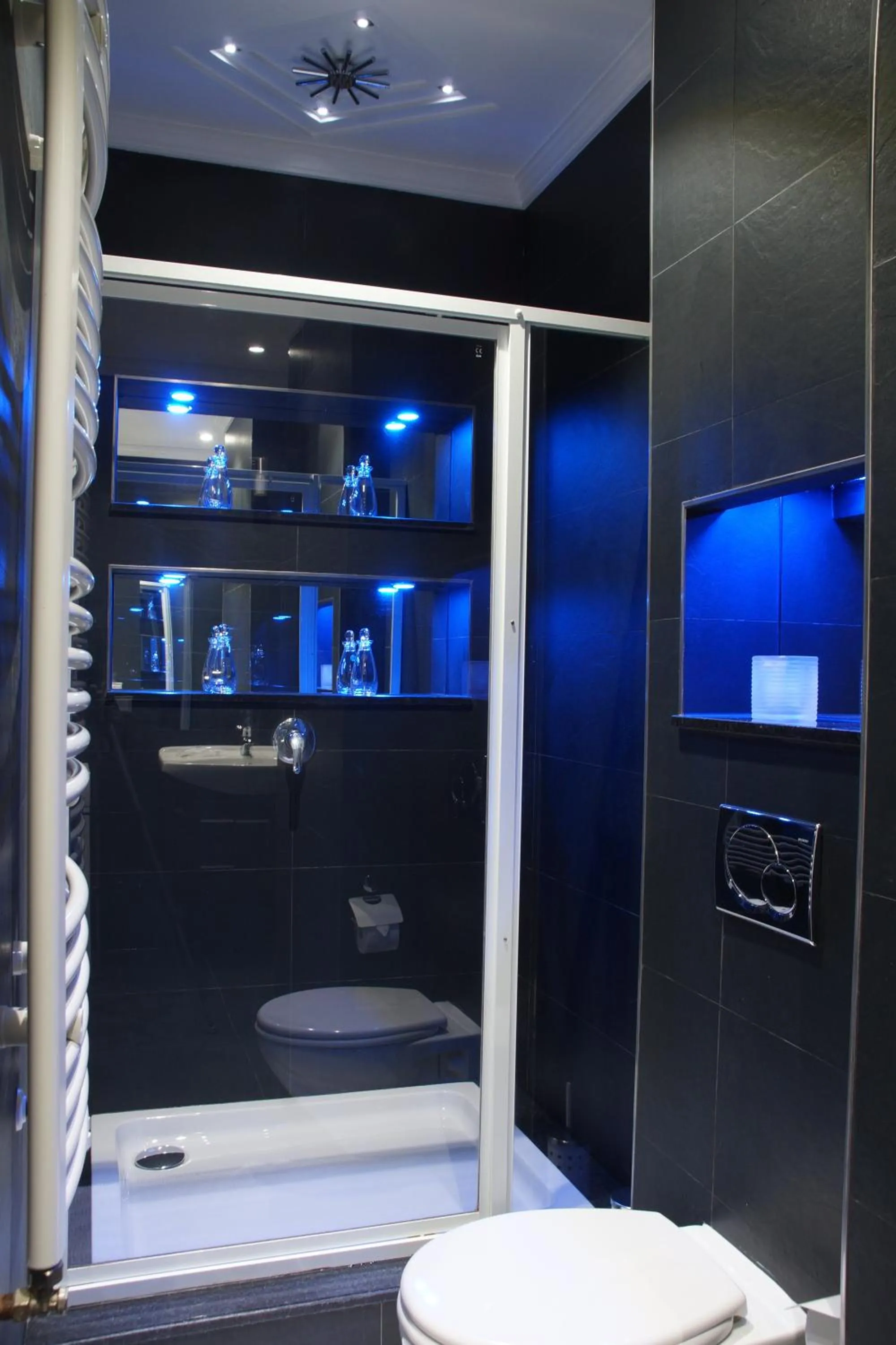 Bathroom in The Queen Luxury Apartments - Villa Cortina