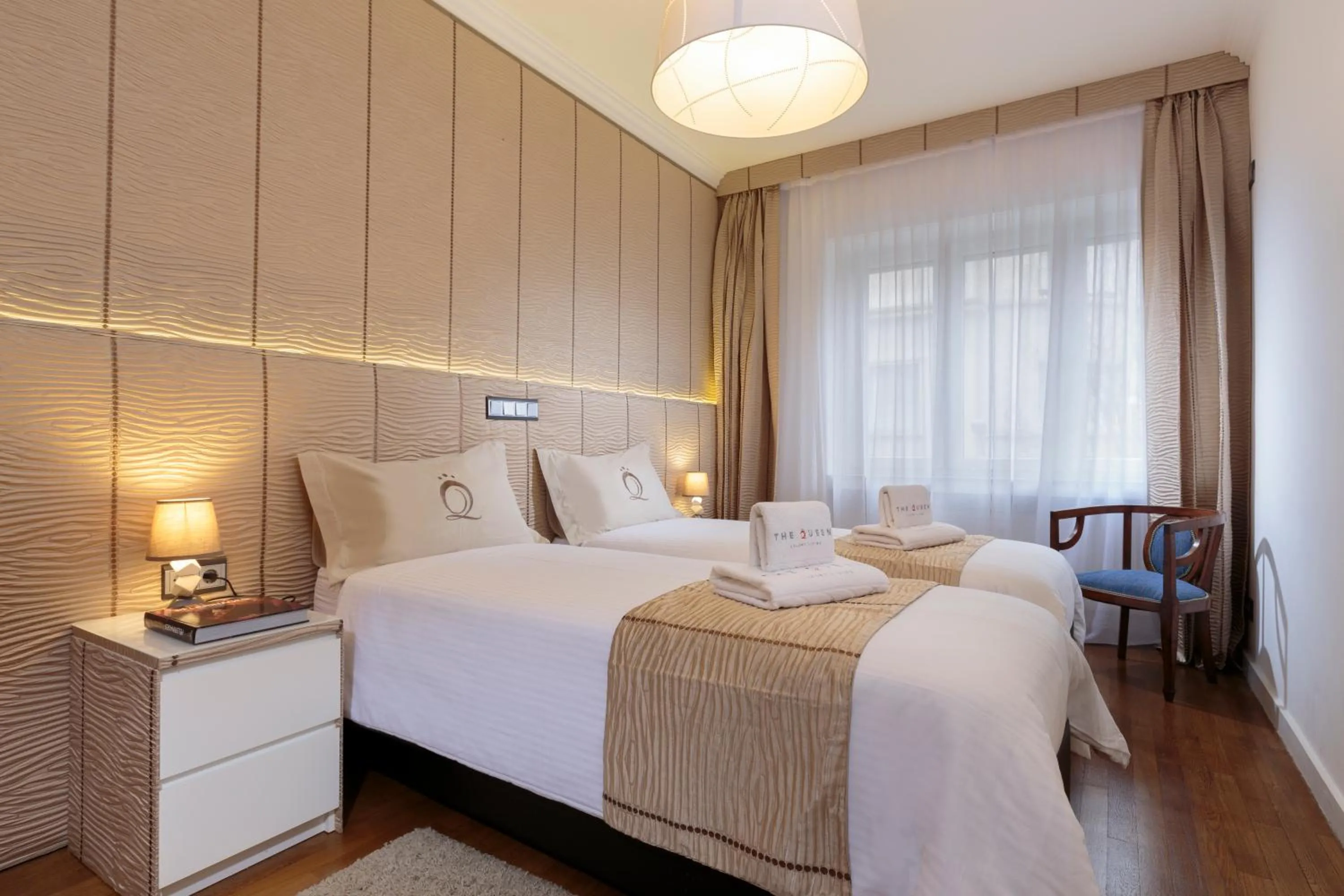 Bedroom, Bed in The Queen Luxury Apartments - Villa Cortina